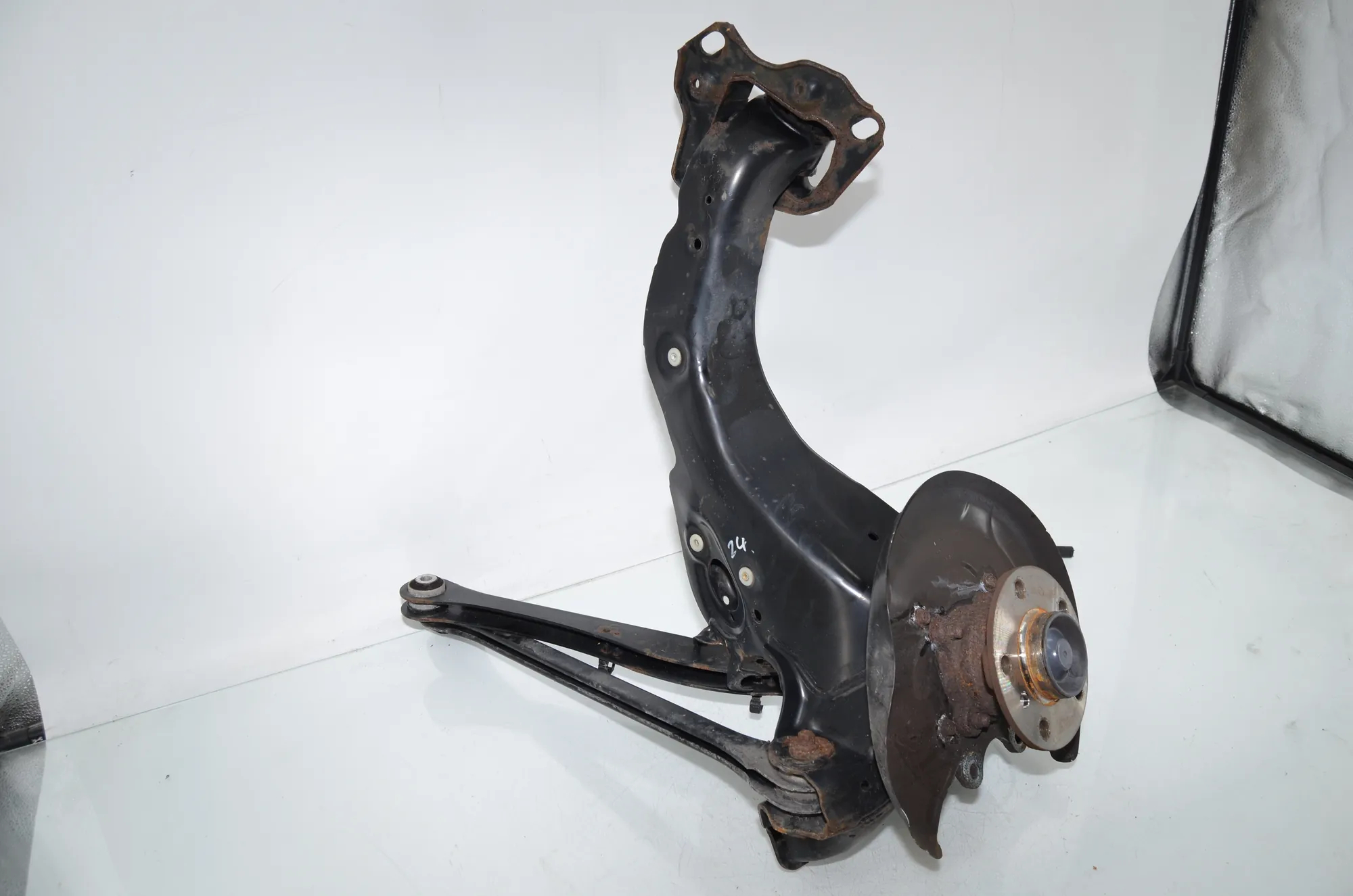 Rear Left Wheel Hub Spindle – OEM 8842879 · BMW 2 Active Tourer (F45) 218 i 2015