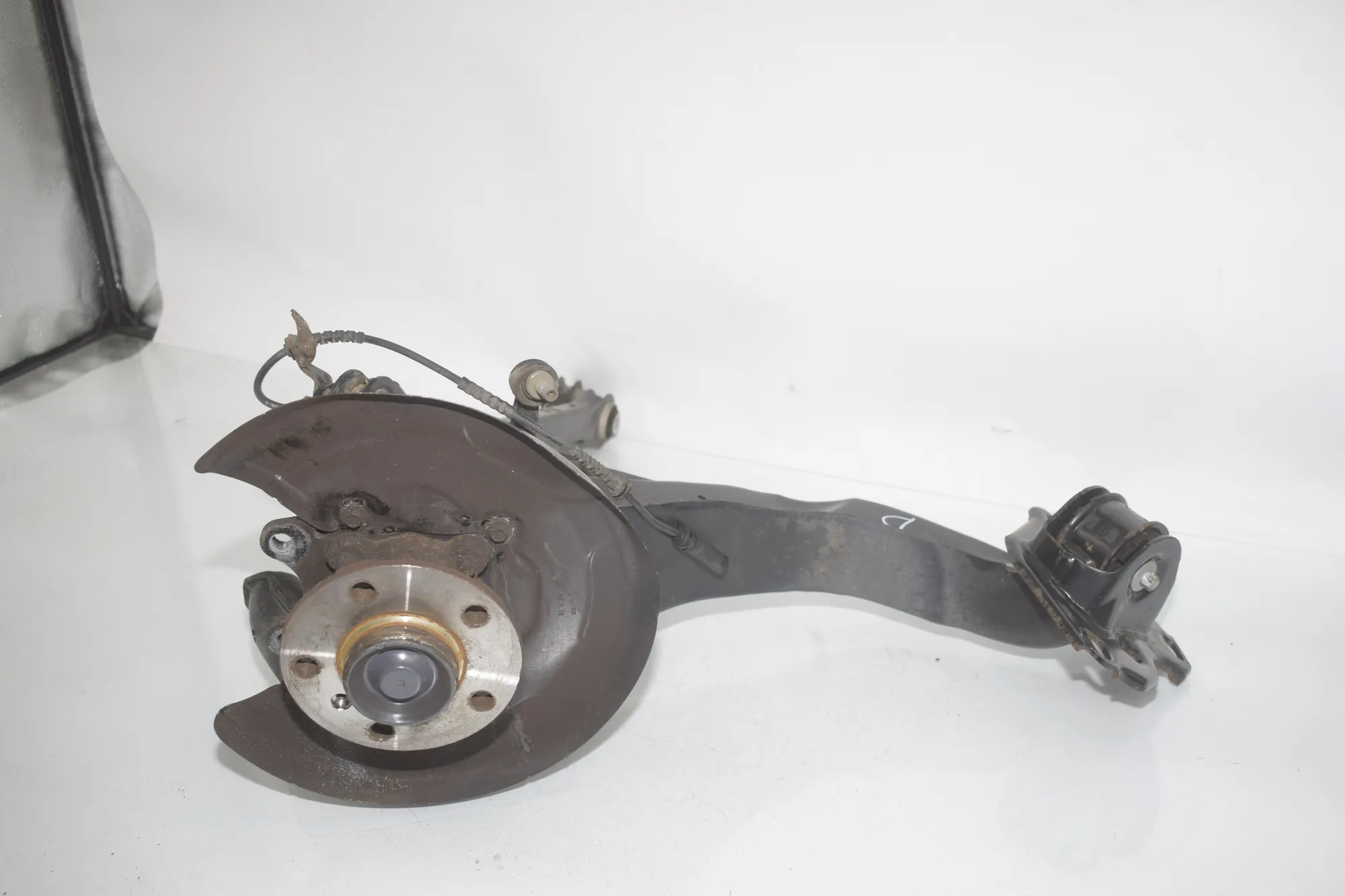 Rear Right Wheel Hub – OEM 8842880 · BMW 2 Active Tourer (F45) 218 i 2015 – 3