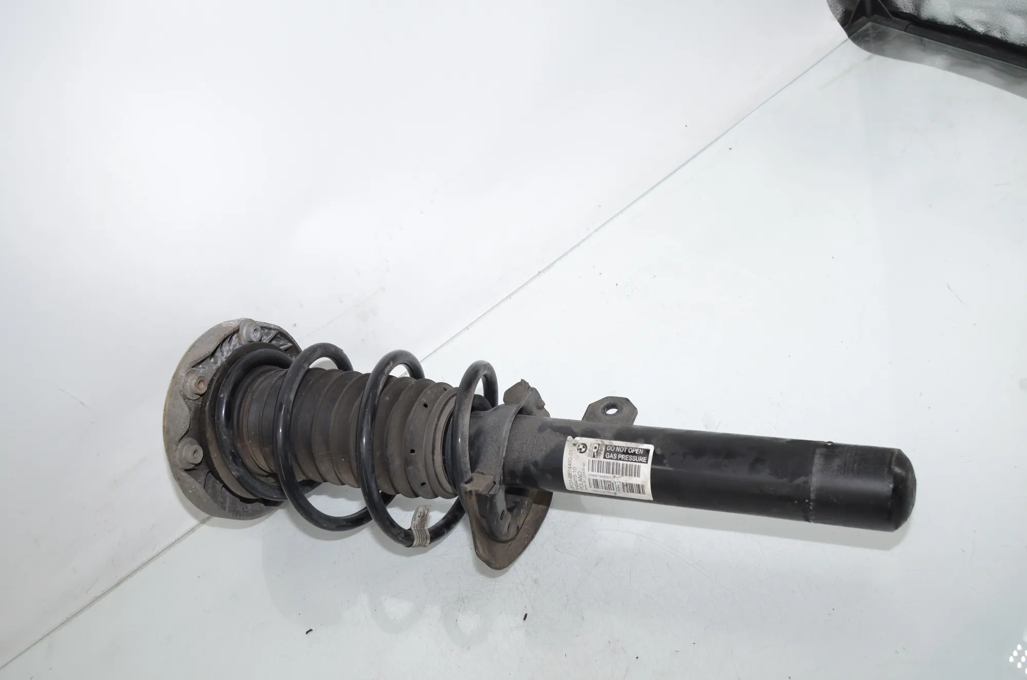 Front Right Shock Absorber – OEM 6874460 · BMW 2 Active Tourer (F45) 218 i 2015 – 3