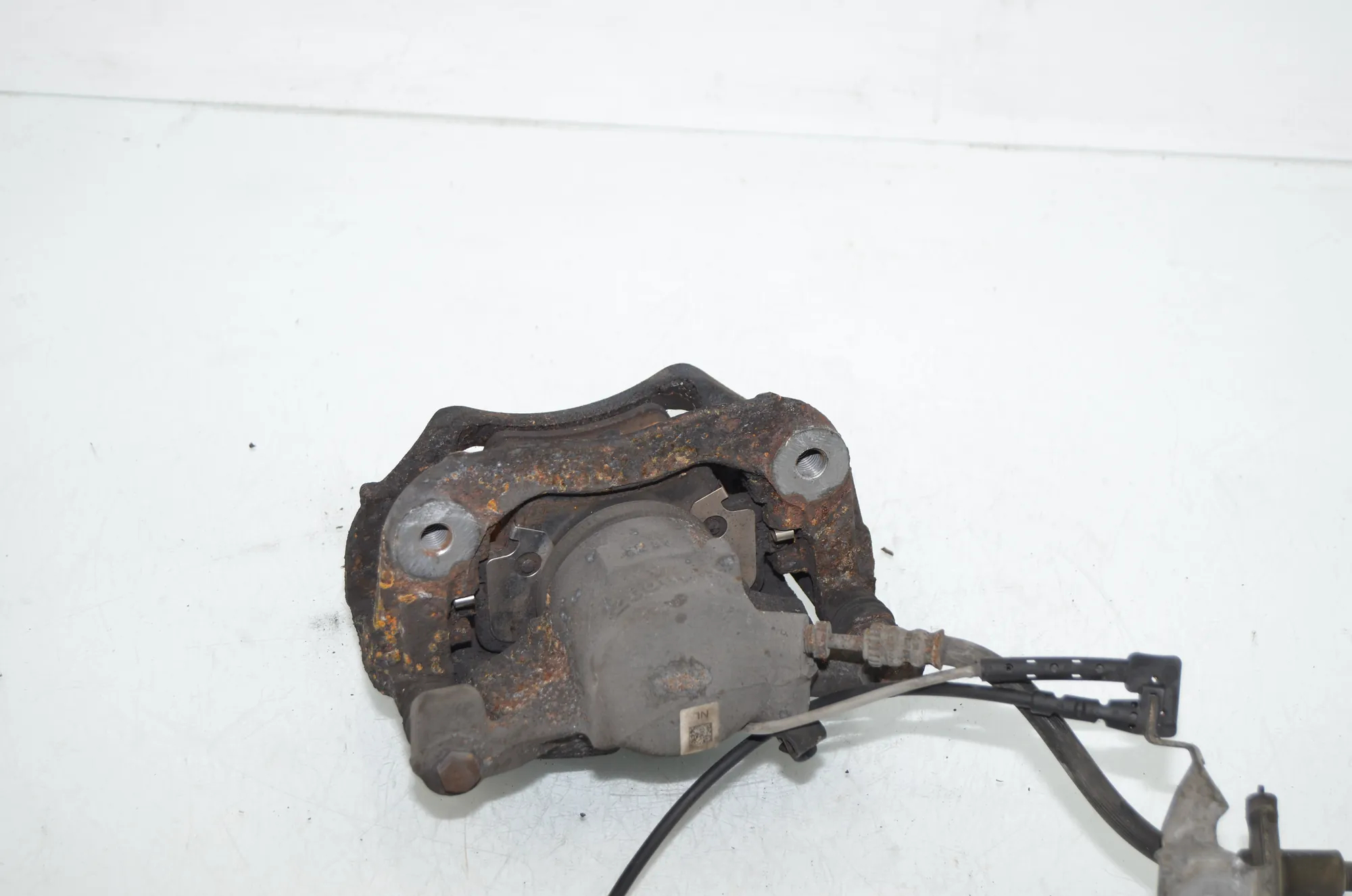 Front Left Brake Caliper – OEM 6860265 · BMW 2 Active Tourer (F45) 218 i 2015 – 4
