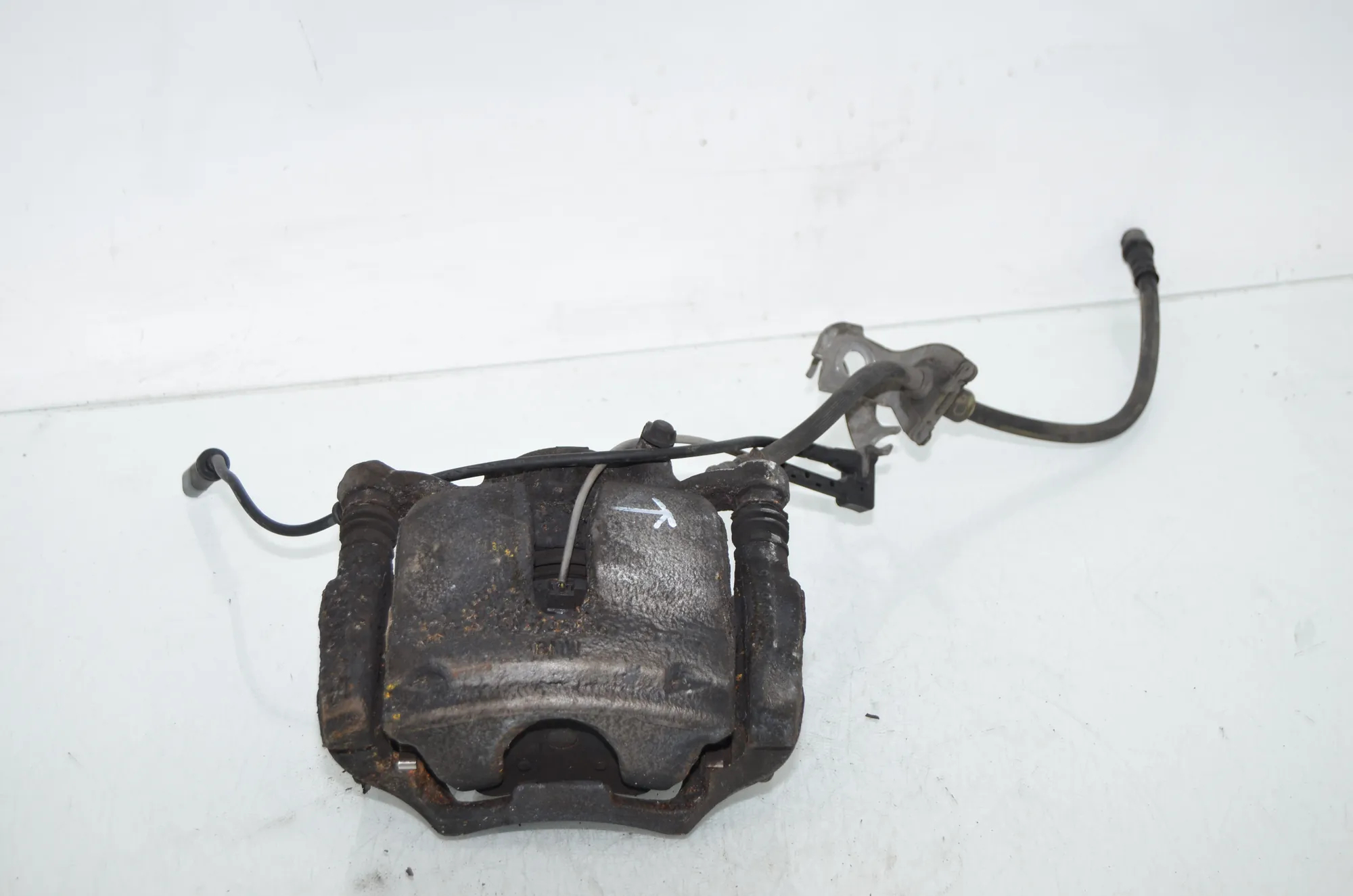 Front Left Brake Caliper – OEM 6860265 · BMW 2 Active Tourer (F45) 218 i 2015