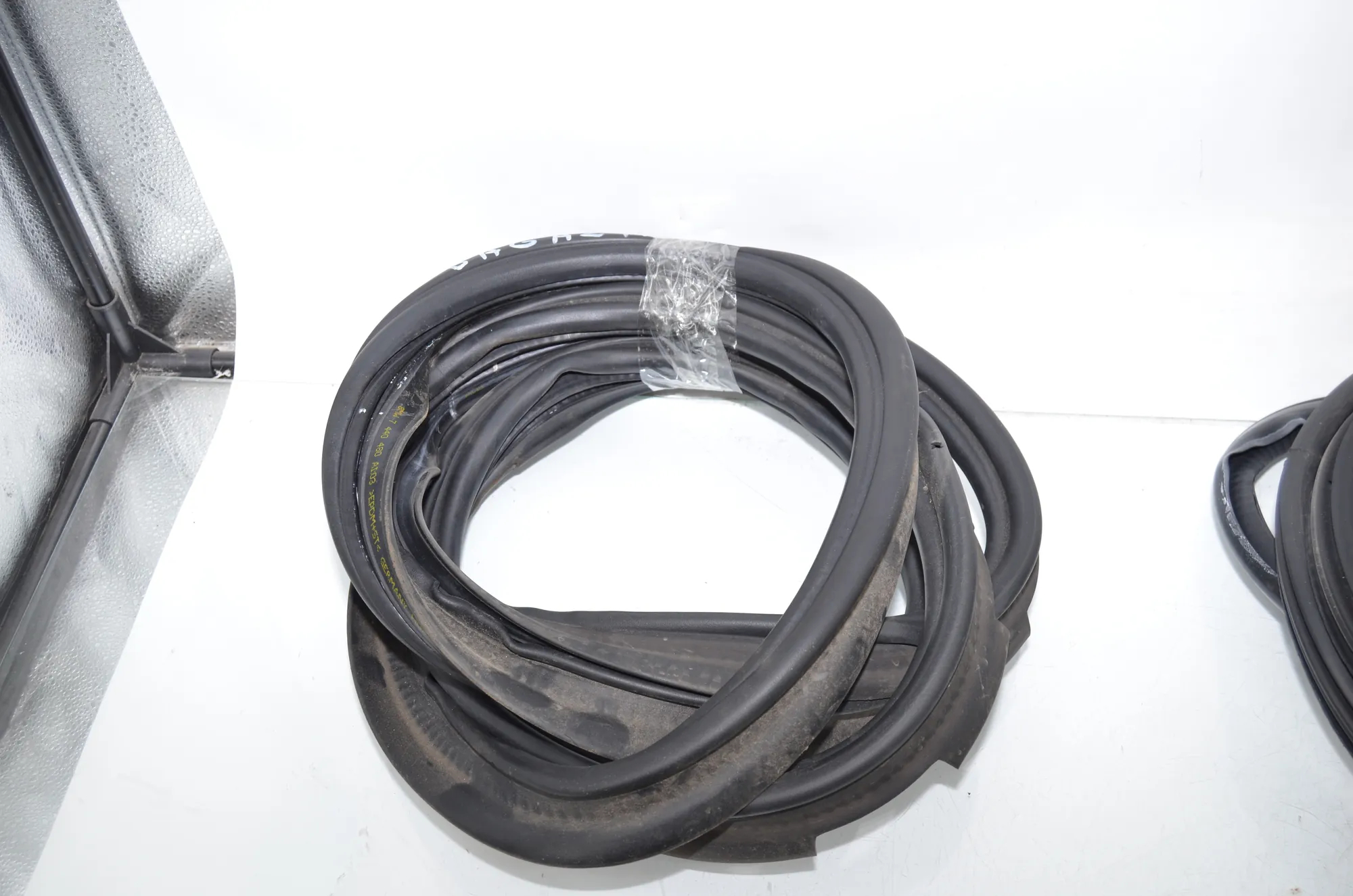 Front Right Door Seal Rubber – OEM 7420077 · BMW BMW 2 Active Tourer (F45) 225 xe 2019 – 2
