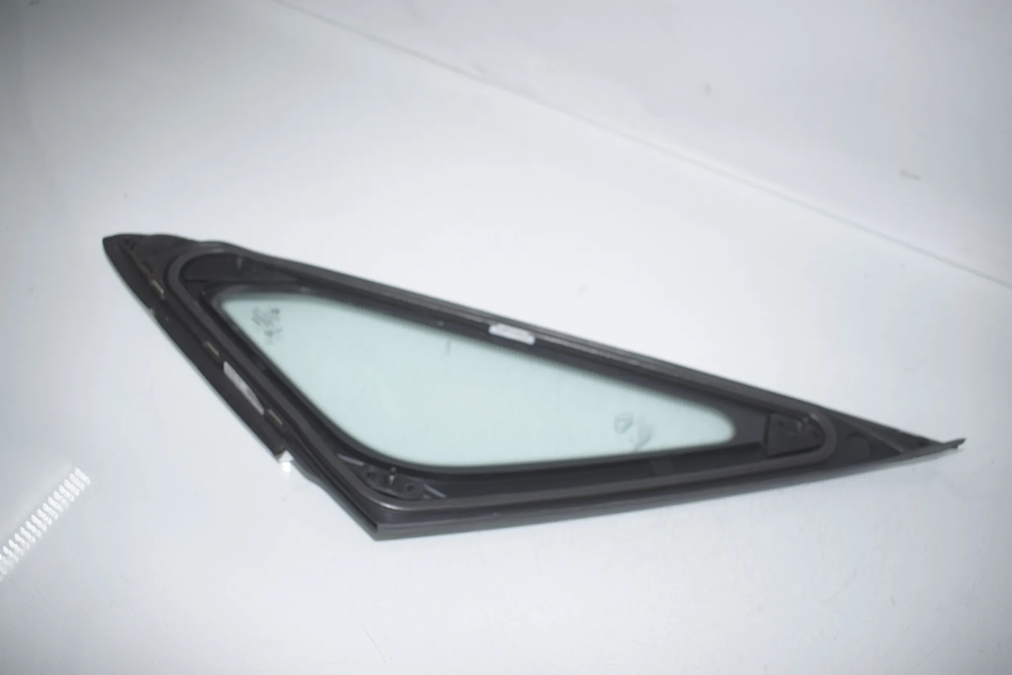 Front Right Quarter Window – OEM 7326156 · BMW BMW 2 Active Tourer (F45) 225 xe 2019 – 5