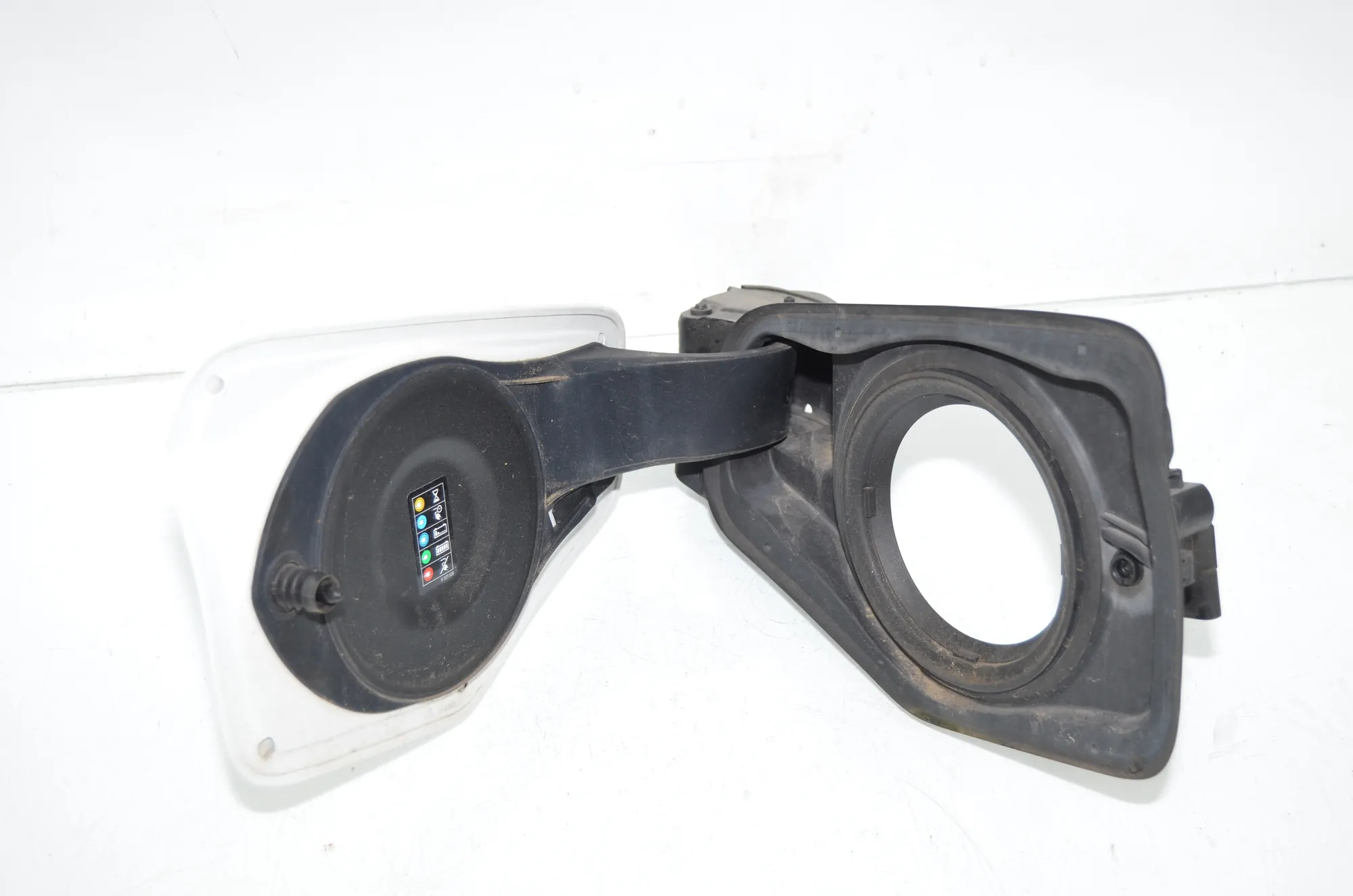 Fuel Tank Flap Cap – OEM 7350864 · BMW BMW 2 Active Tourer (F45) 225 xe 2019 – 3