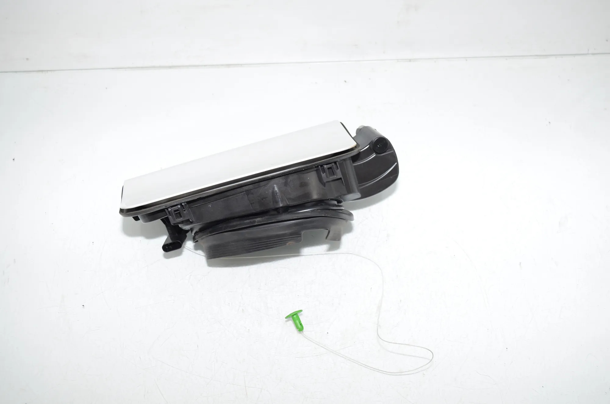 Fuel Tank Flap Cap – OEM 7345324 · BMW BMW 2 Active Tourer (F45) 225 xe 2019 – 2