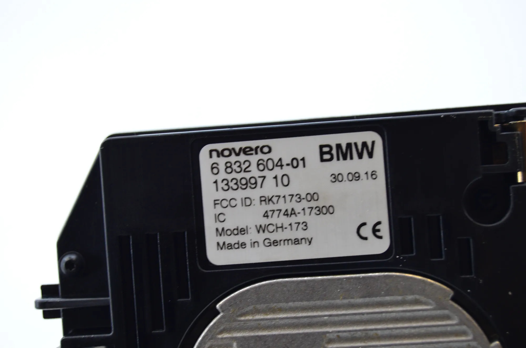 Wireless Charging Station – OEM 6832604 · BMW 7 (G11, G12) 750 d, Ld xDrive 2016 – 5