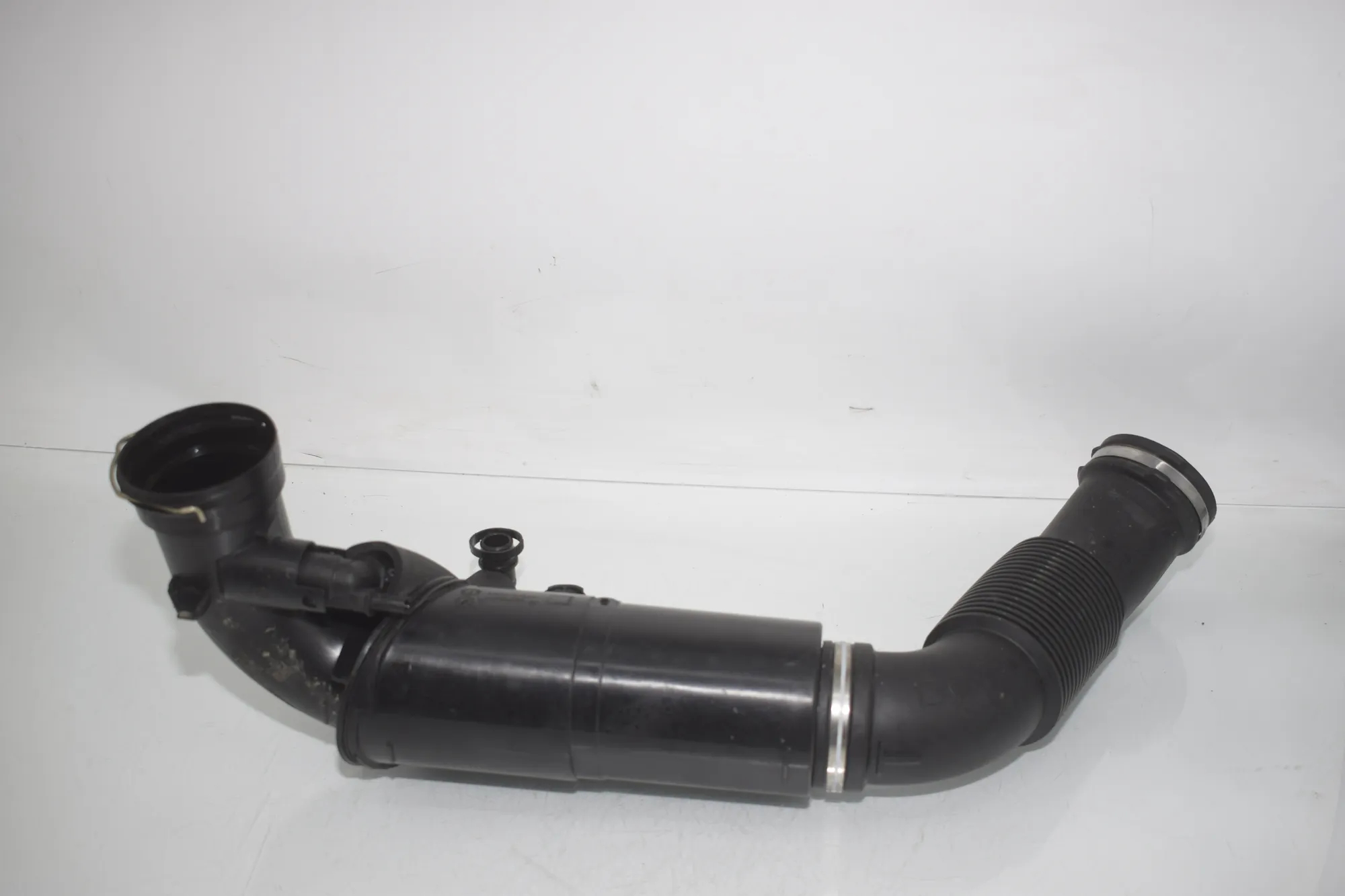 Air Intake Tube – OEM 7619268 · BMW 2 Active Tourer (F45) 218 i 2015 – 2