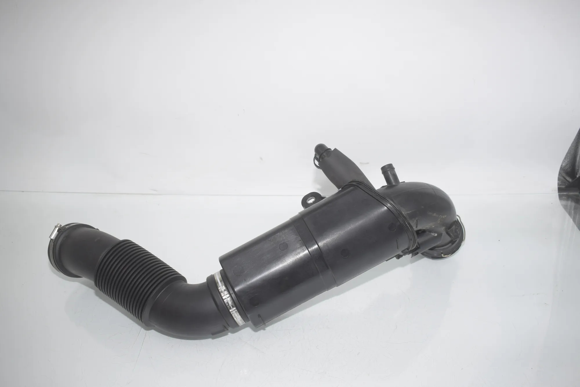 Air Intake Tube – OEM 7619268 · BMW 2 Active Tourer (F45) 218 i 2015 – 3