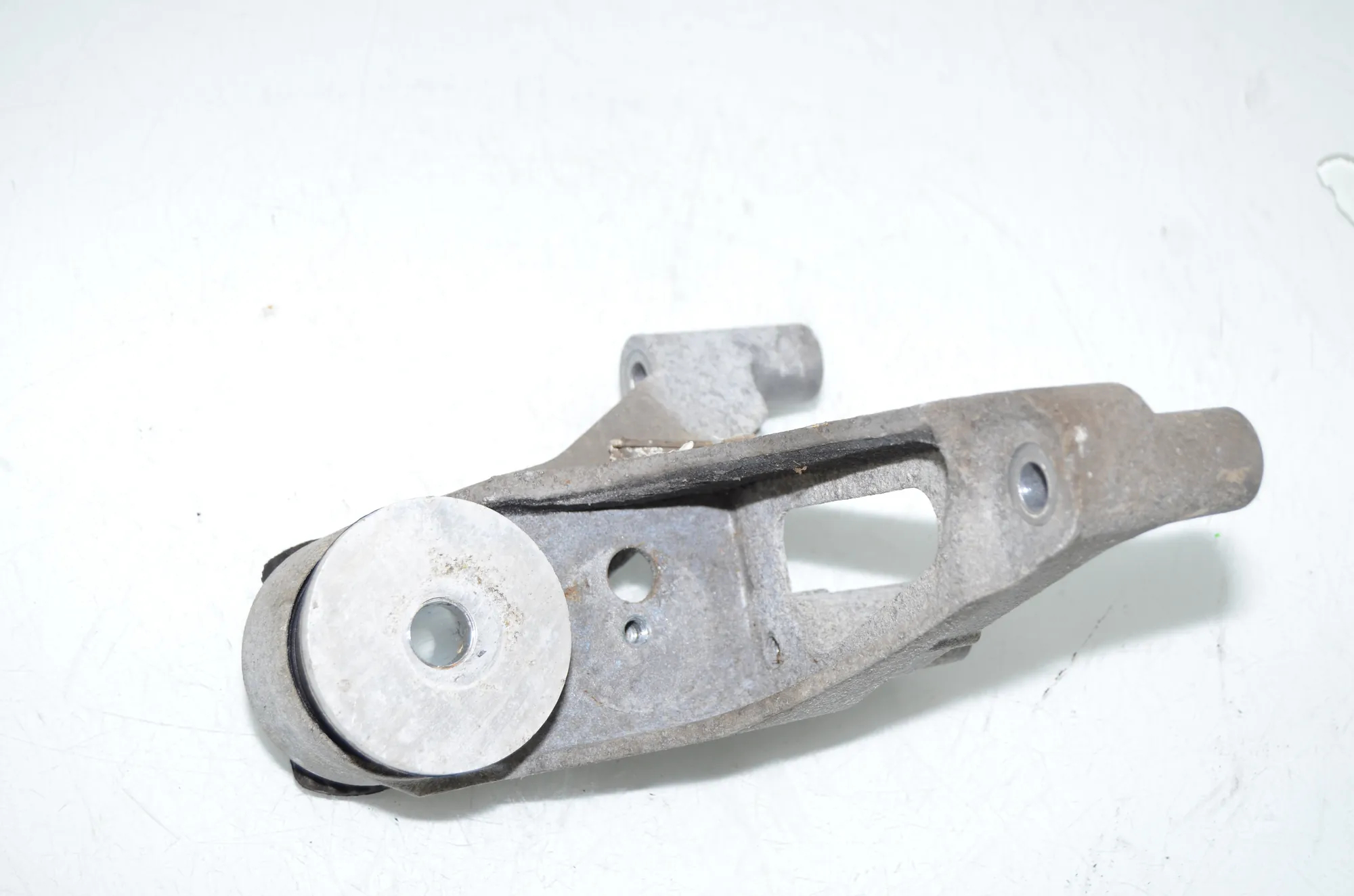 Right Side Engine Bracket – OEM 6859794 · BMW BMW 2 Active Tourer (F45) 225 xe 2019