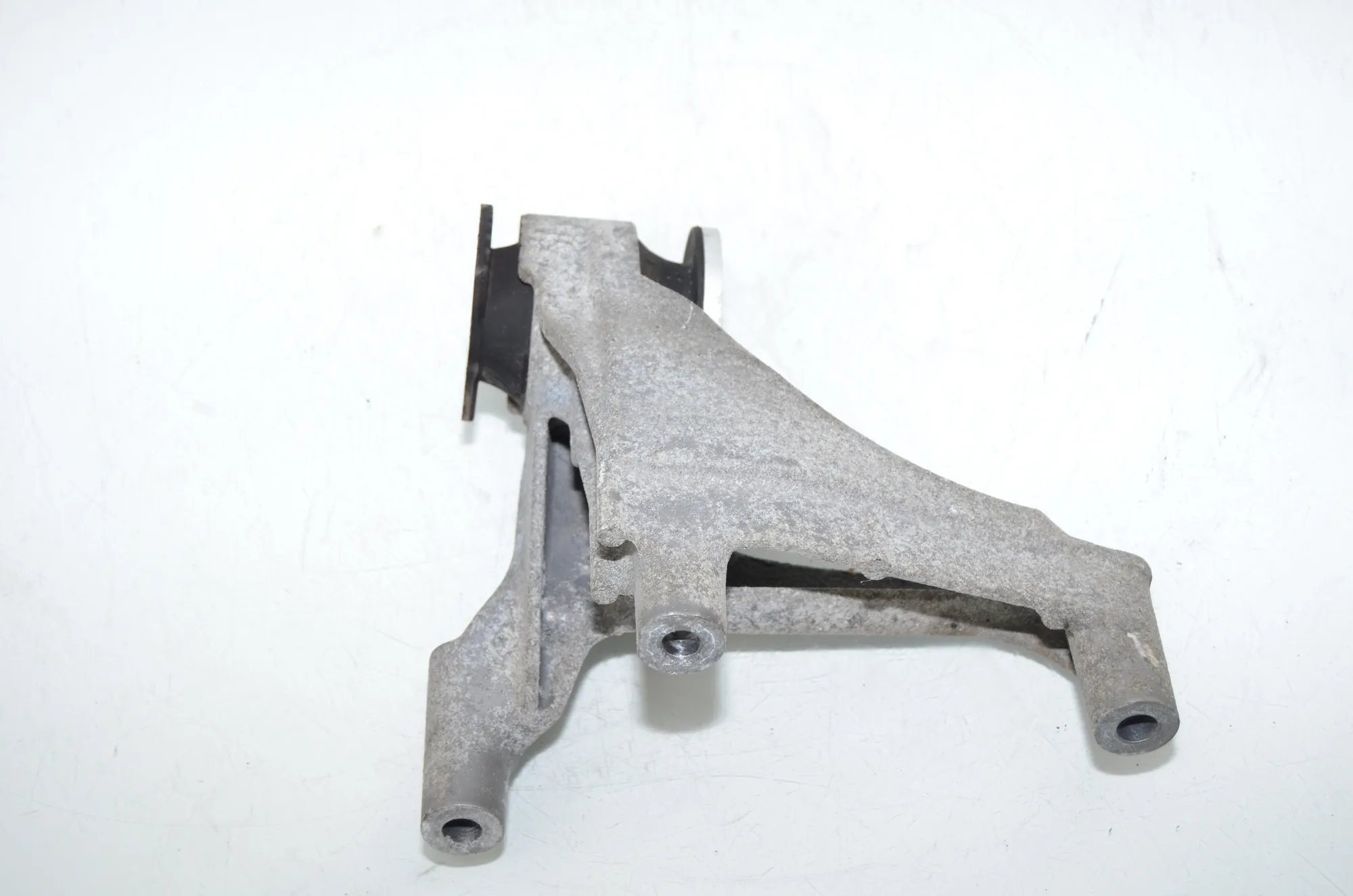 Right Side Engine Bracket – OEM 6859794 · BMW BMW 2 Active Tourer (F45) 225 xe 2019 – 4