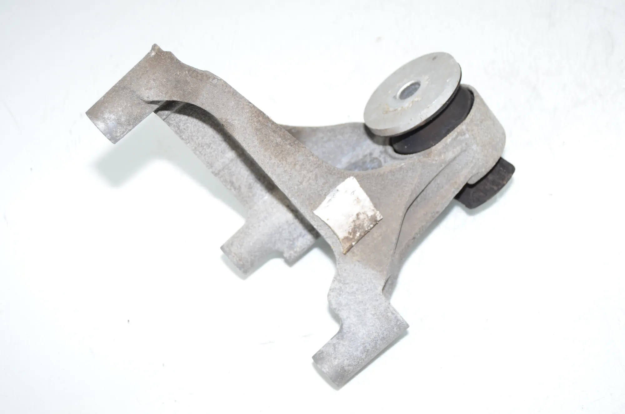 Right Side Engine Bracket – OEM 6859794 · BMW BMW 2 Active Tourer (F45) 225 xe 2019 – 2