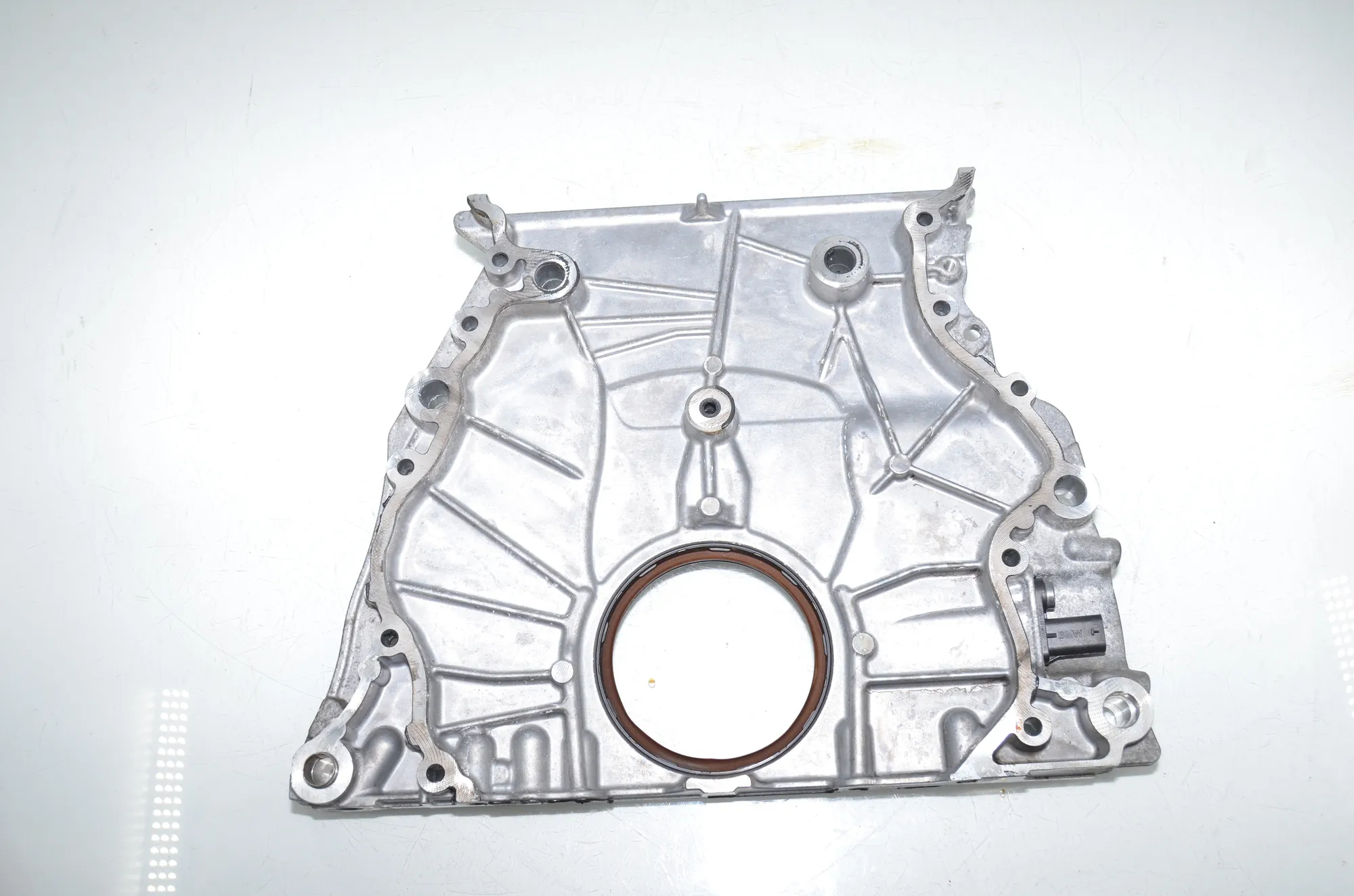 Other Engine Compartment Parts – OEM 8640047 · BMW X7 (G07) BMW X7 (G07) xDrive 40 i 2019 – 3