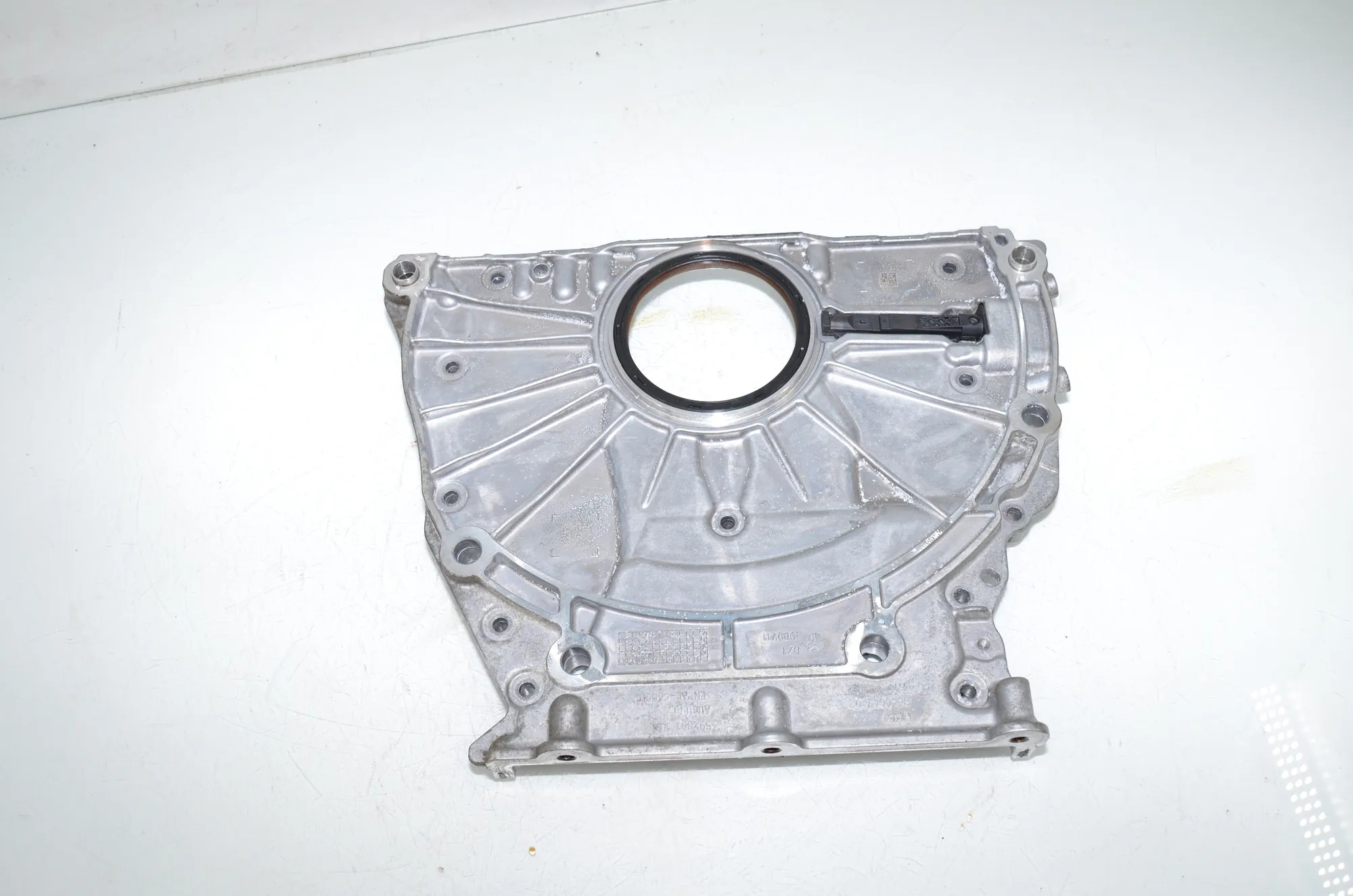 Other Engine Compartment Parts – OEM 8640047 · BMW X7 (G07) BMW X7 (G07) xDrive 40 i 2019 – 2