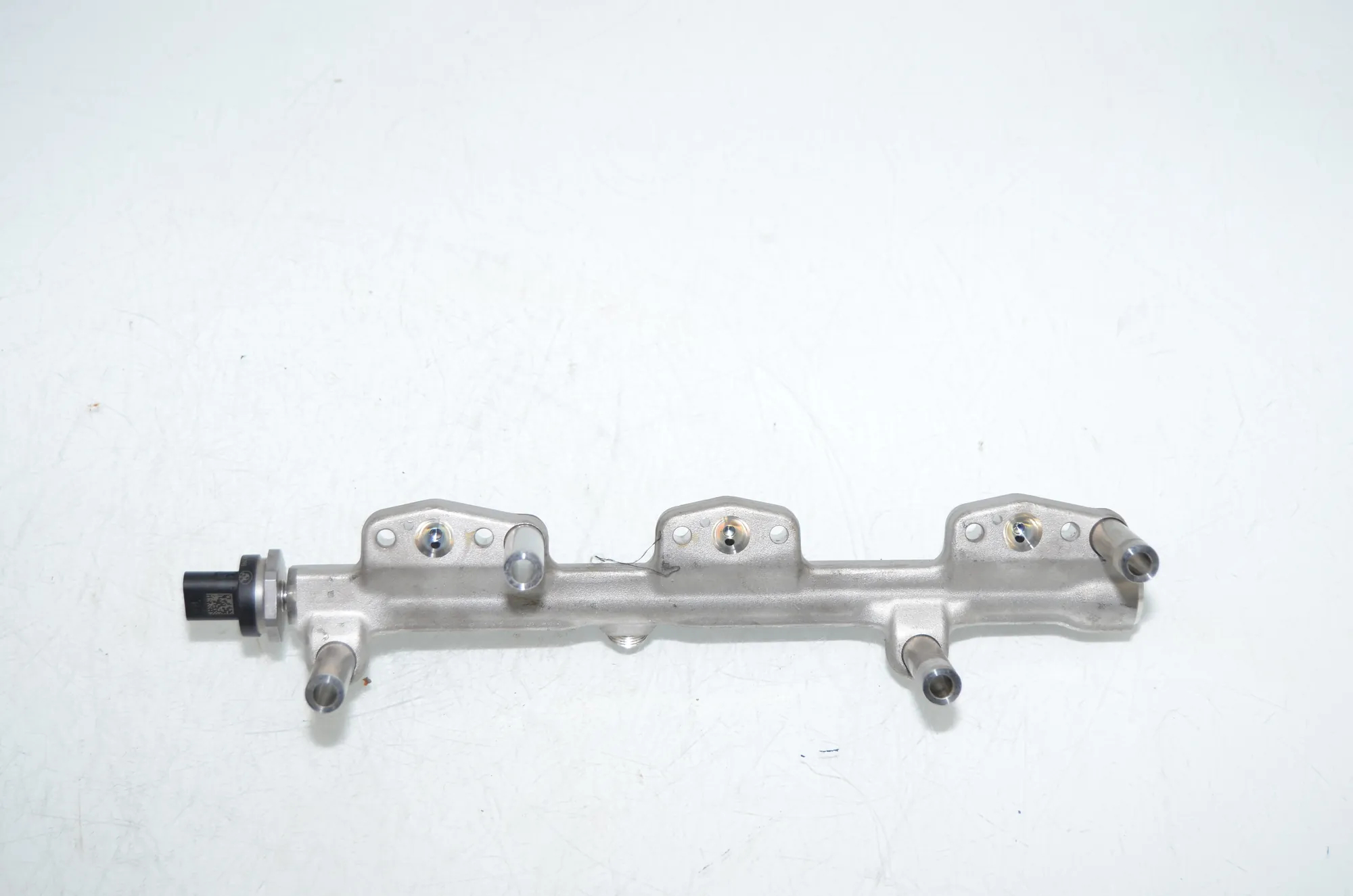 Fuel Rail – OEM 8694197 · BMW BMW 2 Active Tourer (F45) 225 xe 2019 – 3