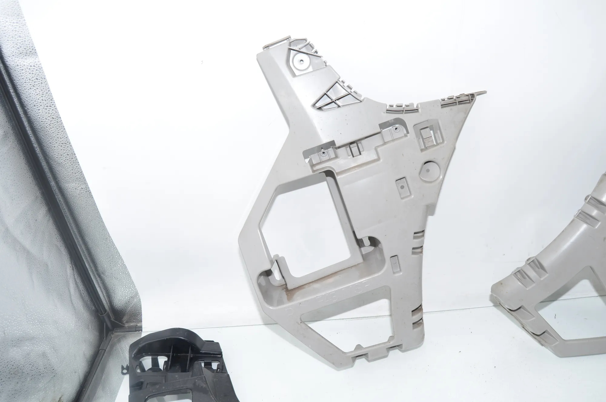 Rear Right Bumper Bracket – OEM 7376926 · BMW 2 Active Tourer (F45) BMW 2 Active Tourer (F45) 225 xe 2019 – 3