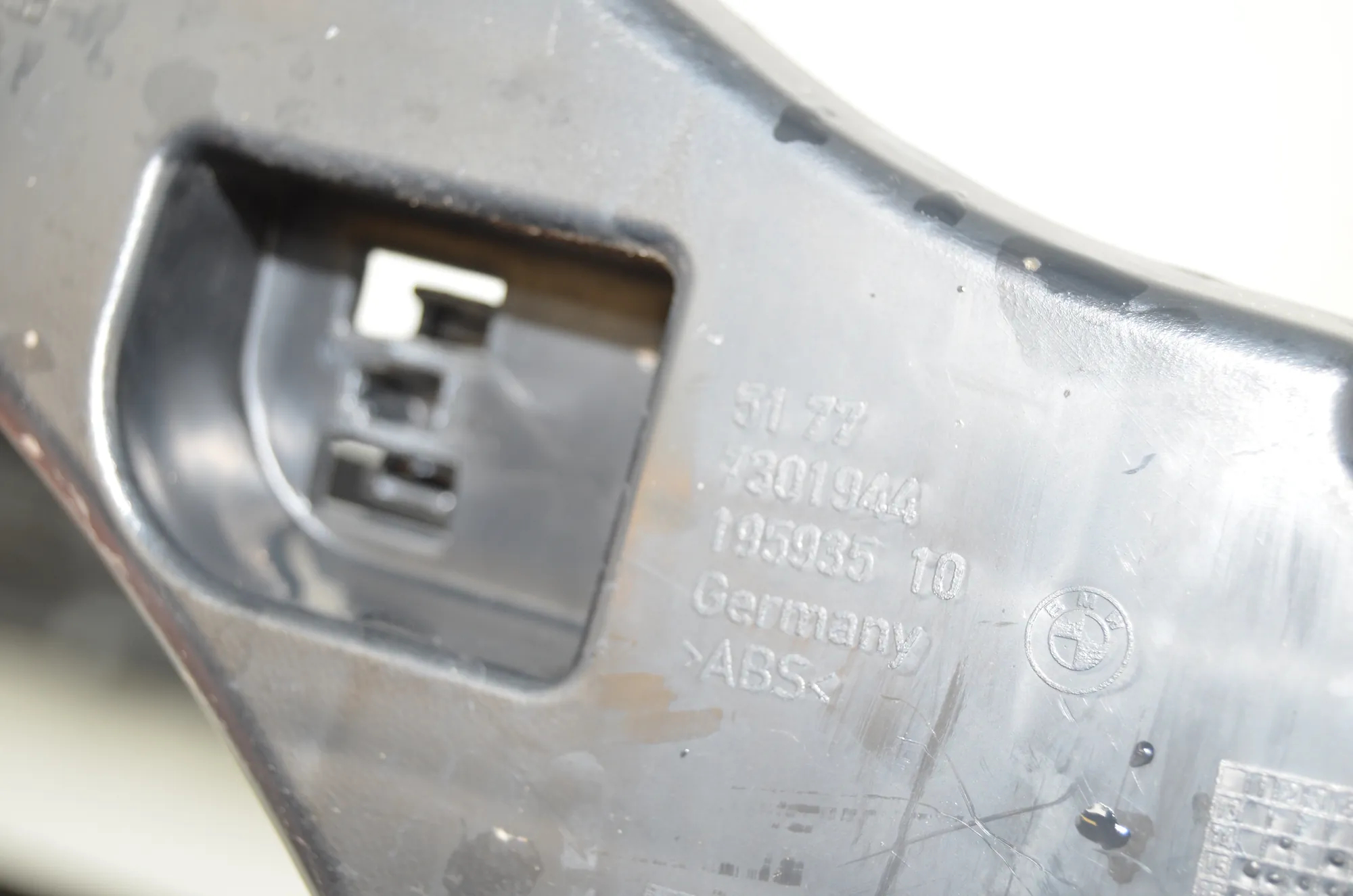 Sideskirt Bracket – OEM 7301939 · BMW 2 Active Tourer (F45) BMW 2 Active Tourer (F45) 225 xe 2019 – 8
