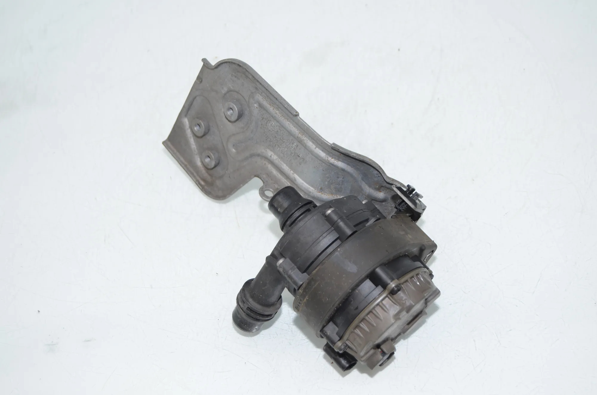 Auxiliary Water Pump – OEM 8679882 · BMW 2 Active Tourer (F45) BMW 2 Active Tourer (F45) 225 xe 2019
