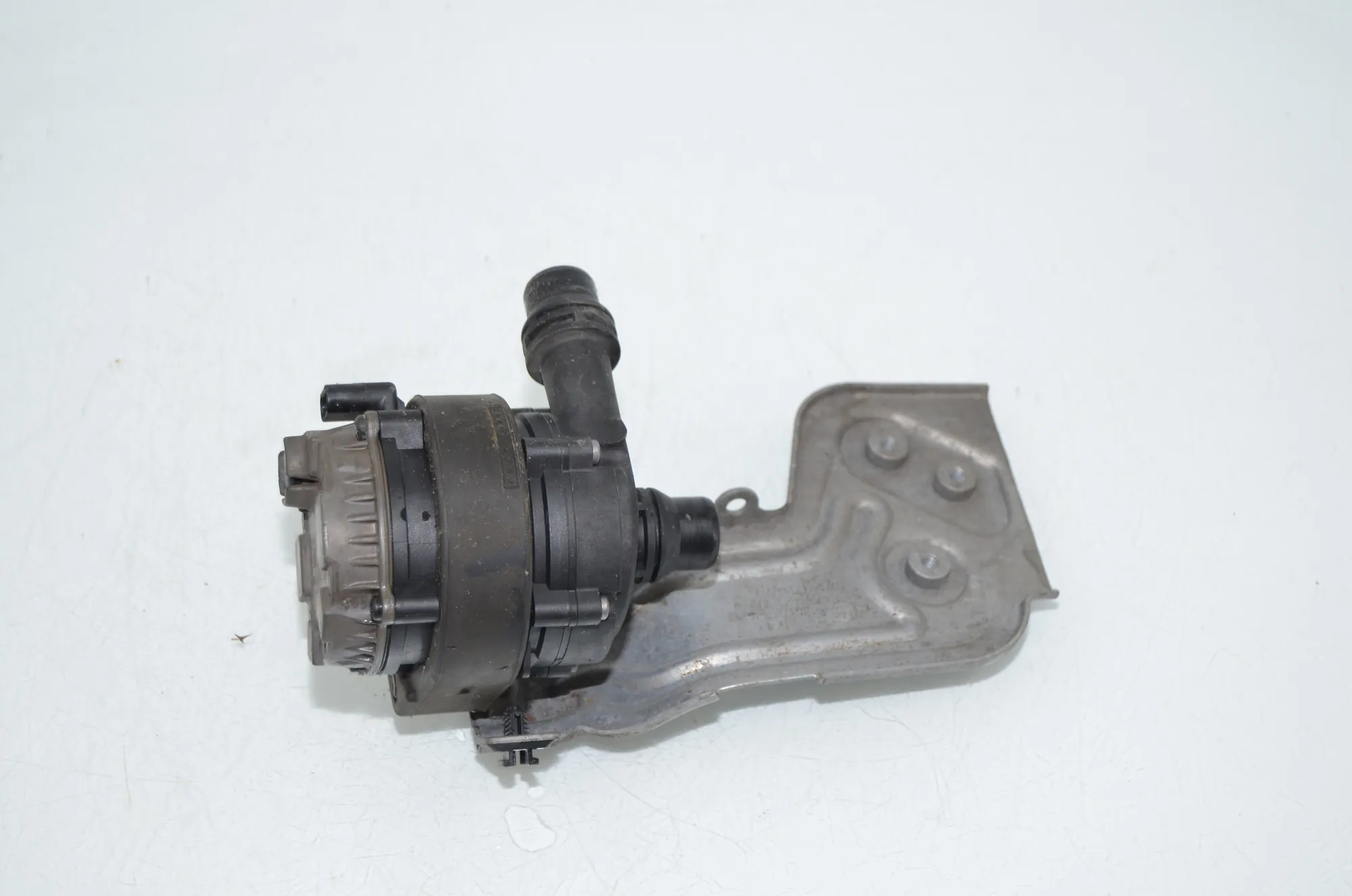 Auxiliary Water Pump – OEM 8679882 · BMW 2 Active Tourer (F45) BMW 2 Active Tourer (F45) 225 xe 2019 – 2