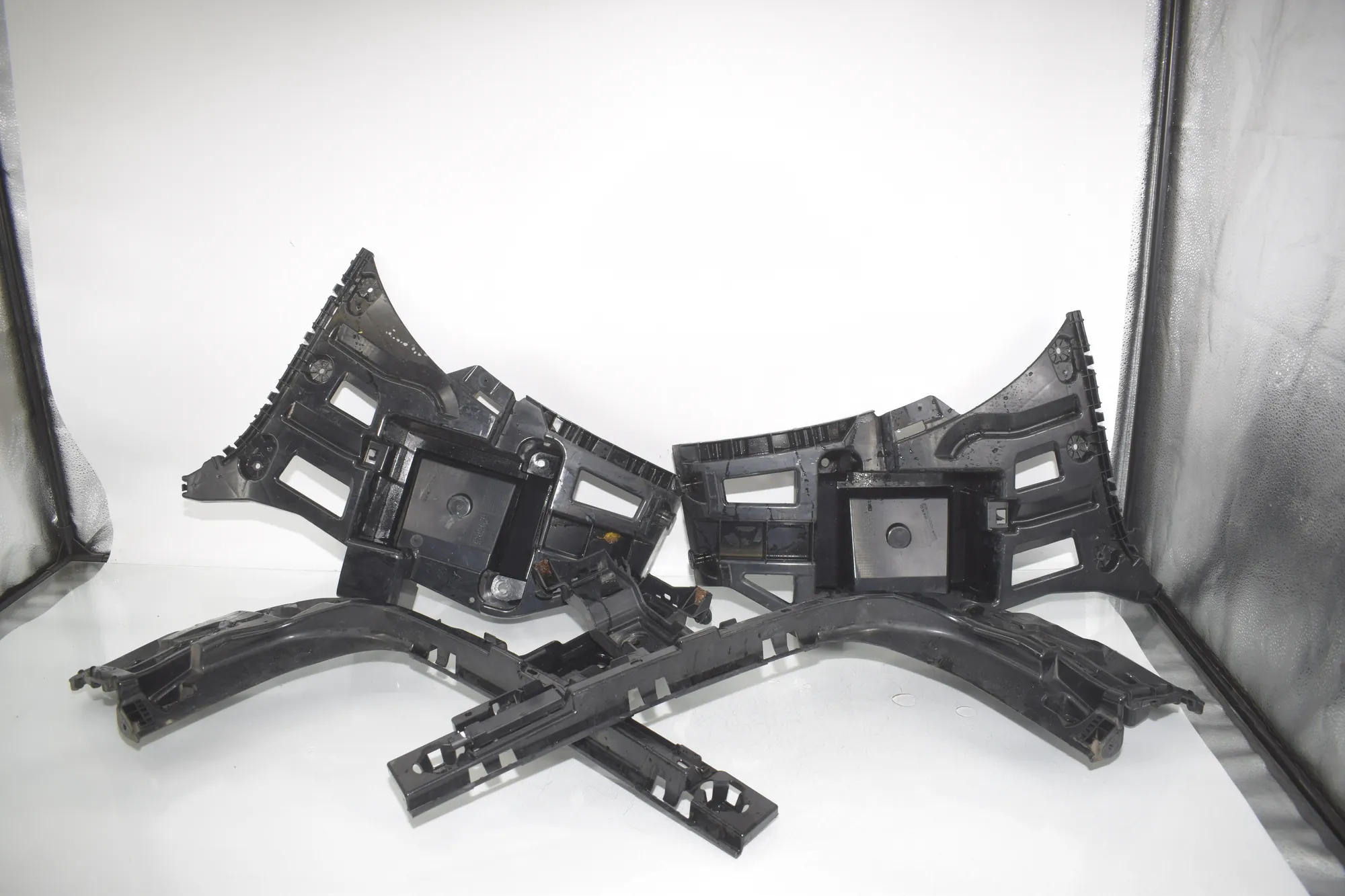 Rear Left Bumper Bracket – OEM 7381119 · BMW X1 (F48) BMW X1 (F48) sDrive 18 i 2018