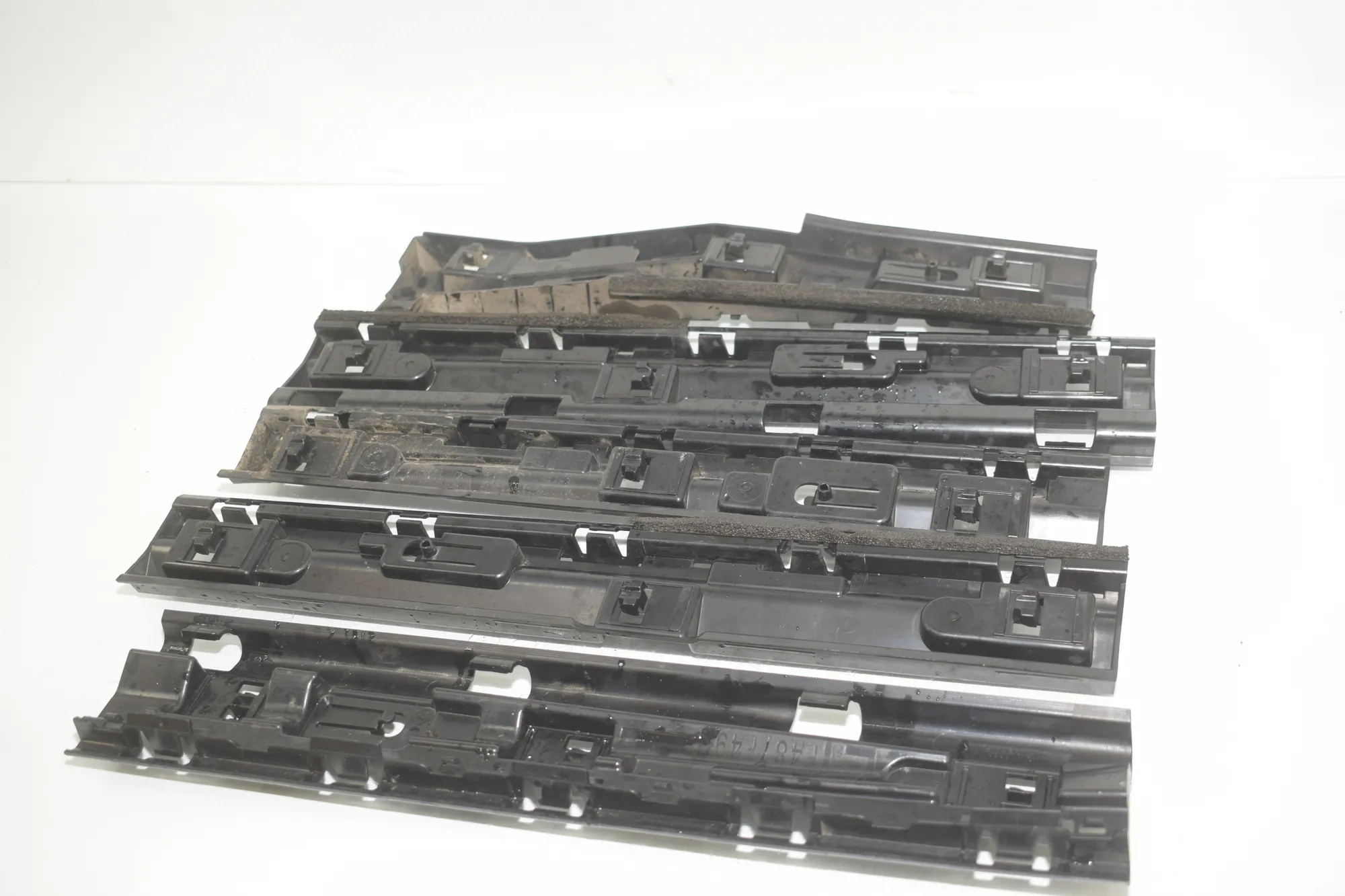 Sideskirt Bracket – OEM 7332329 · BMW X1 (F48) BMW X1 (F48) sDrive 18 i 2018 – 3
