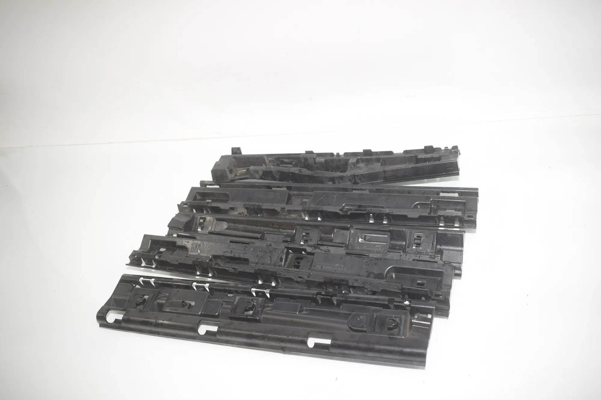 Sideskirt Bracket – OEM 7332329 · BMW X1 (F48) BMW X1 (F48) sDrive 18 i 2018