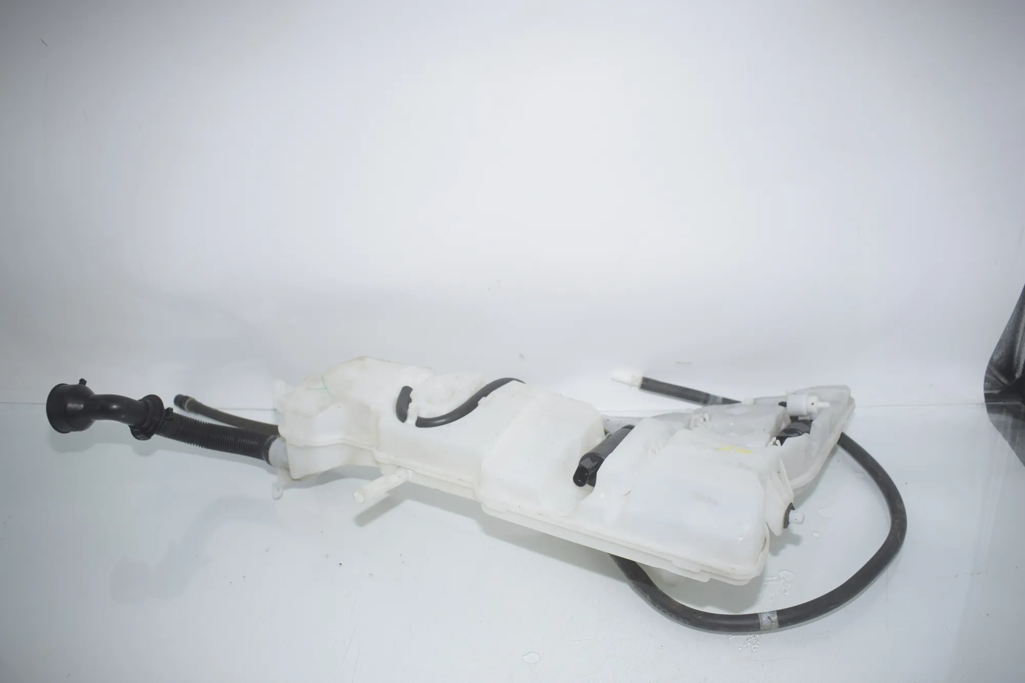 Window Washer Tank – OEM 7304068 · BMW X5 (F15, F85) BMW X5 (F15, F85) M 2018