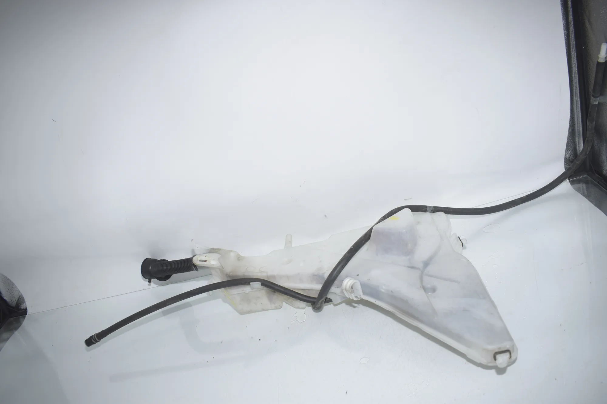 Window Washer Tank – OEM 7304068 · BMW X5 (F15, F85) BMW X5 (F15, F85) M 2018 – 3