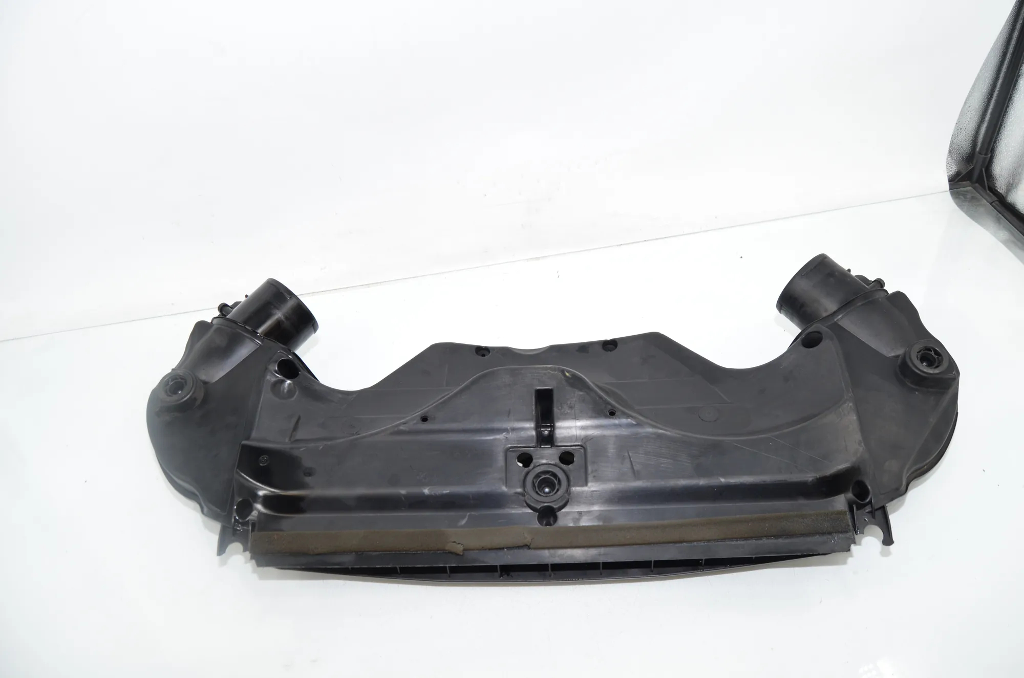 Air Filter Box – OEM 7638564 · BMW X5 (F15, F85) BMW X5 (F15, F85) M 2018 – 5