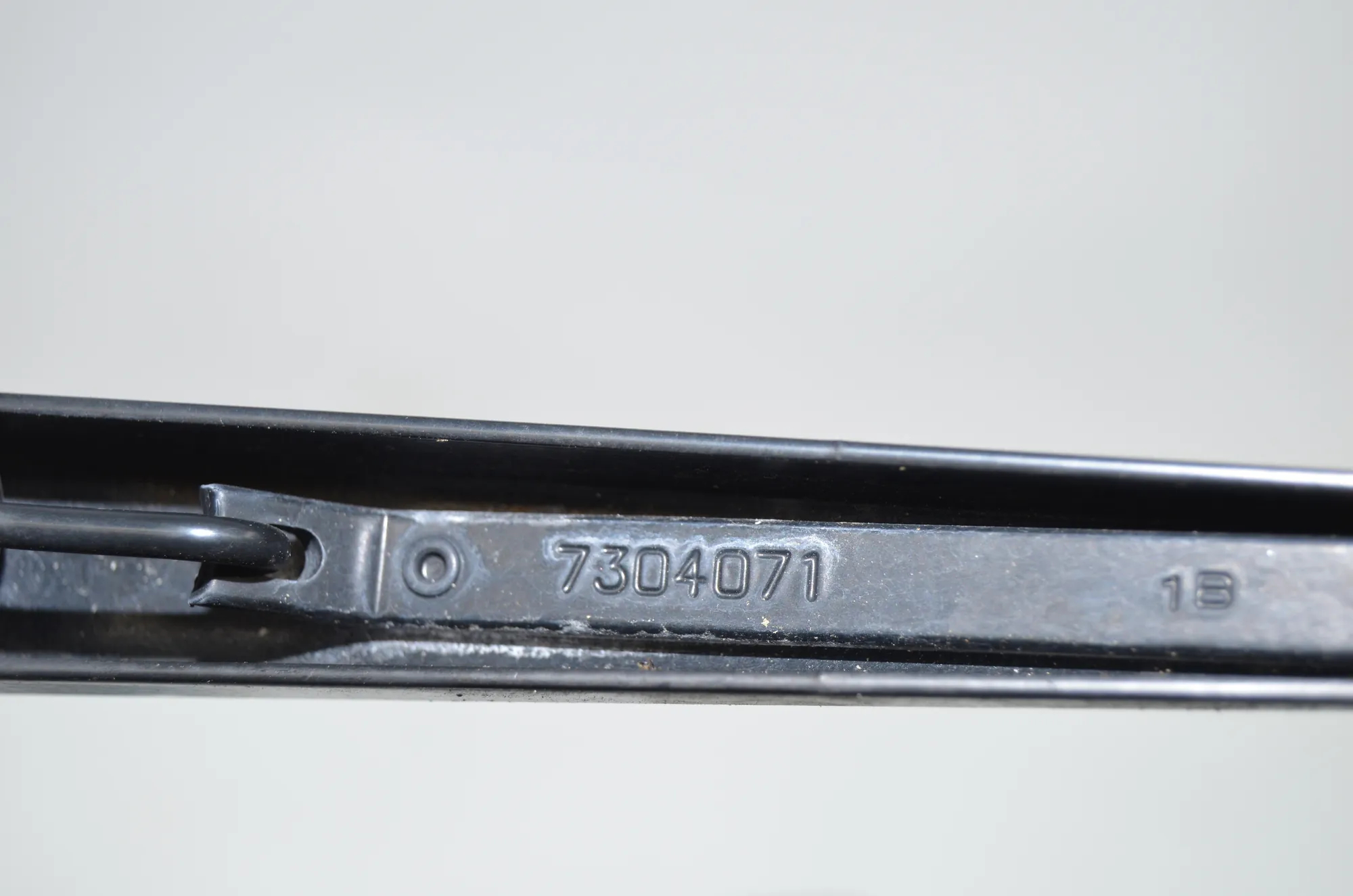 Front Windshield Wiper Mechanism – OEM 7292653 · BMW X5 (F15, F85) BMW X5 (F15, F85) M 2018 – 5