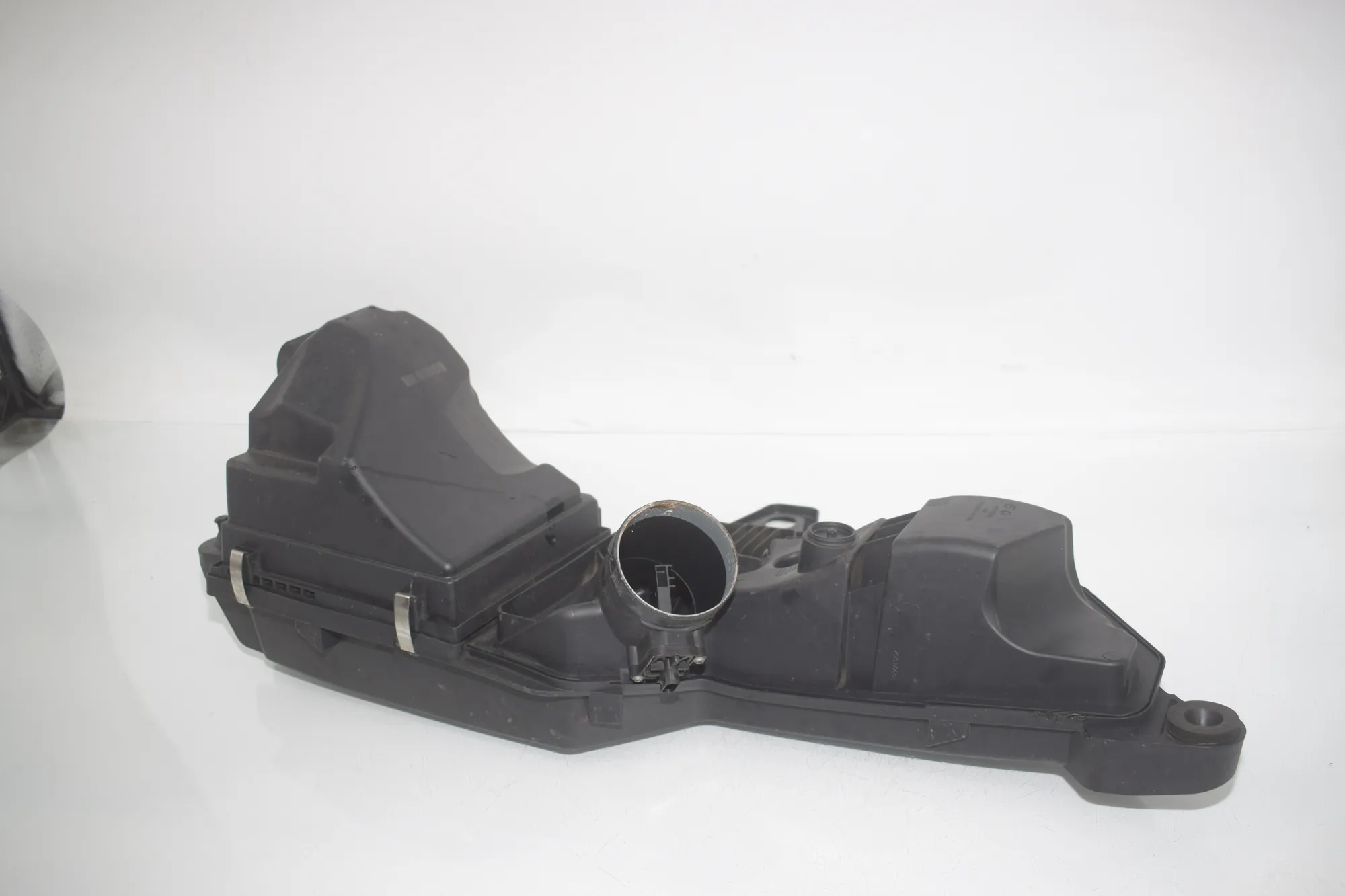 Air Filter Box – OEM 7597589 · BMW 3 (F30, F80) BMW 3 (F30, F80) 320 i 2012 – 3