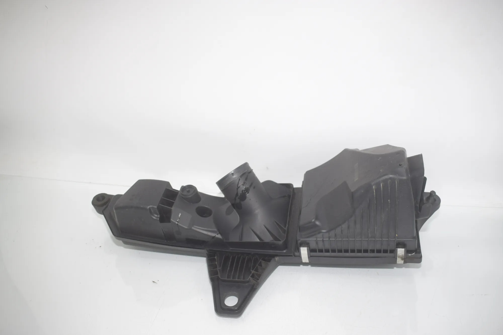 Air Filter Box – OEM 7597589 · BMW 3 (F30, F80) BMW 3 (F30, F80) 320 i 2012 – 2