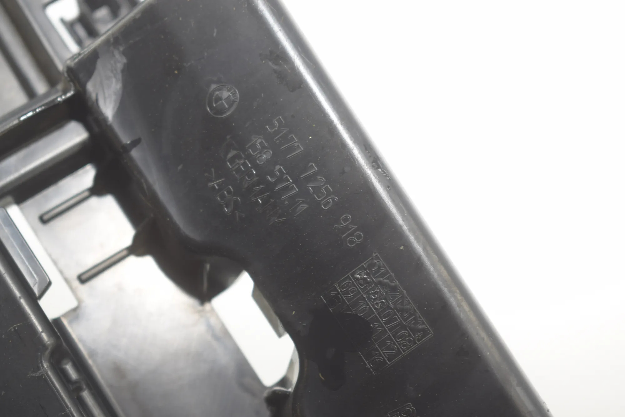 Sideskirt Bracket – OEM 7256916 · BMW 3 (F30, F80) BMW 3 (F30, F80) 320 i 2012 – 8