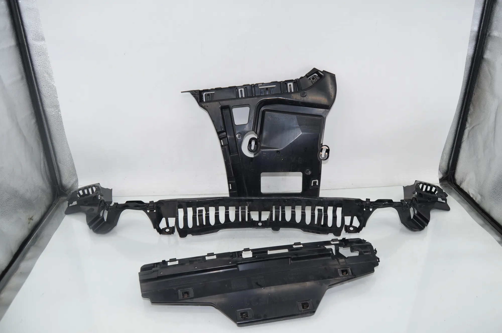 Rear Bumper Middle Bracket – OEM 7260462 · BMW 3 Touring (F31) BMW 3 Touring (F31) 320 d 2012