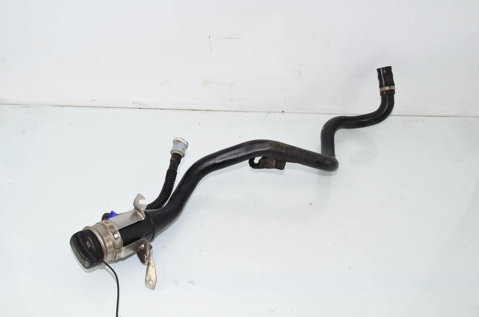 Fuel Tank Pipe – OEM 7449051 · BMW 3 Touring (G21) (2019 - -) 320 d Mild-Hybrid 2024 – 4