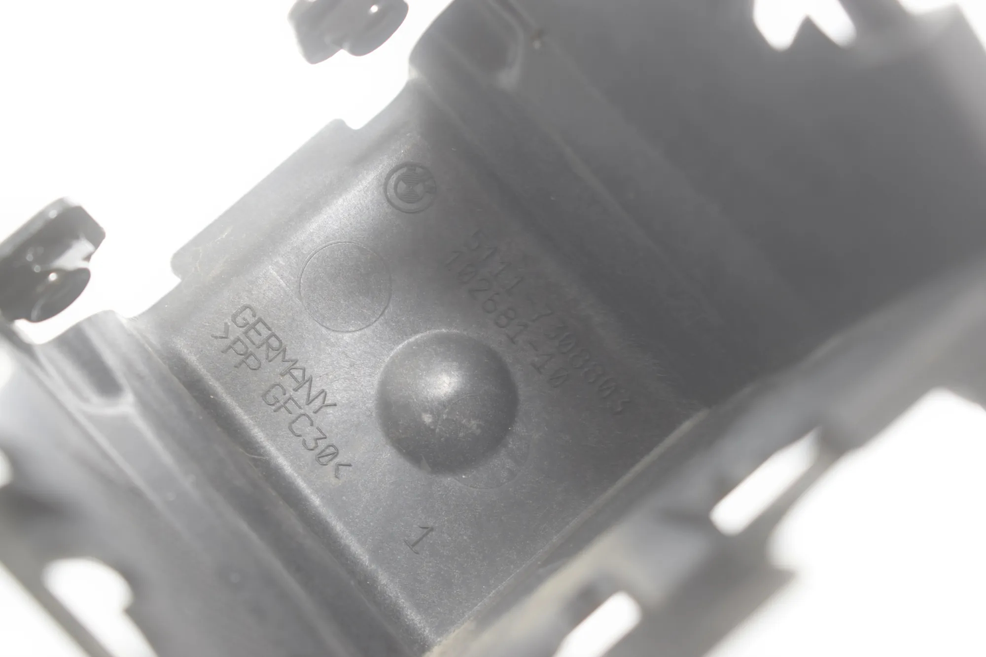Right Headlight Bracket – OEM 7308803 · BMW 3 Touring (F31) BMW 3 Touring (F31) 320 d 2012 – 4