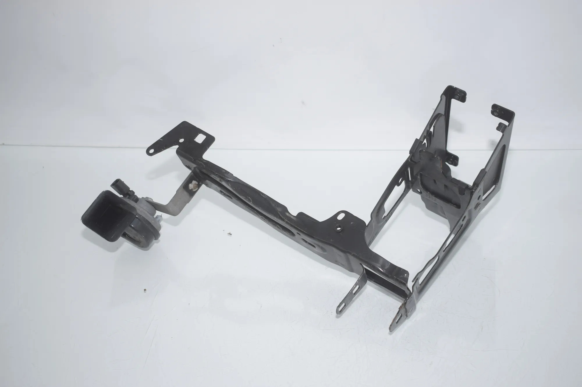 Right Headlight Bracket – OEM 7308803 · BMW 3 Touring (F31) BMW 3 Touring (F31) 320 d 2012