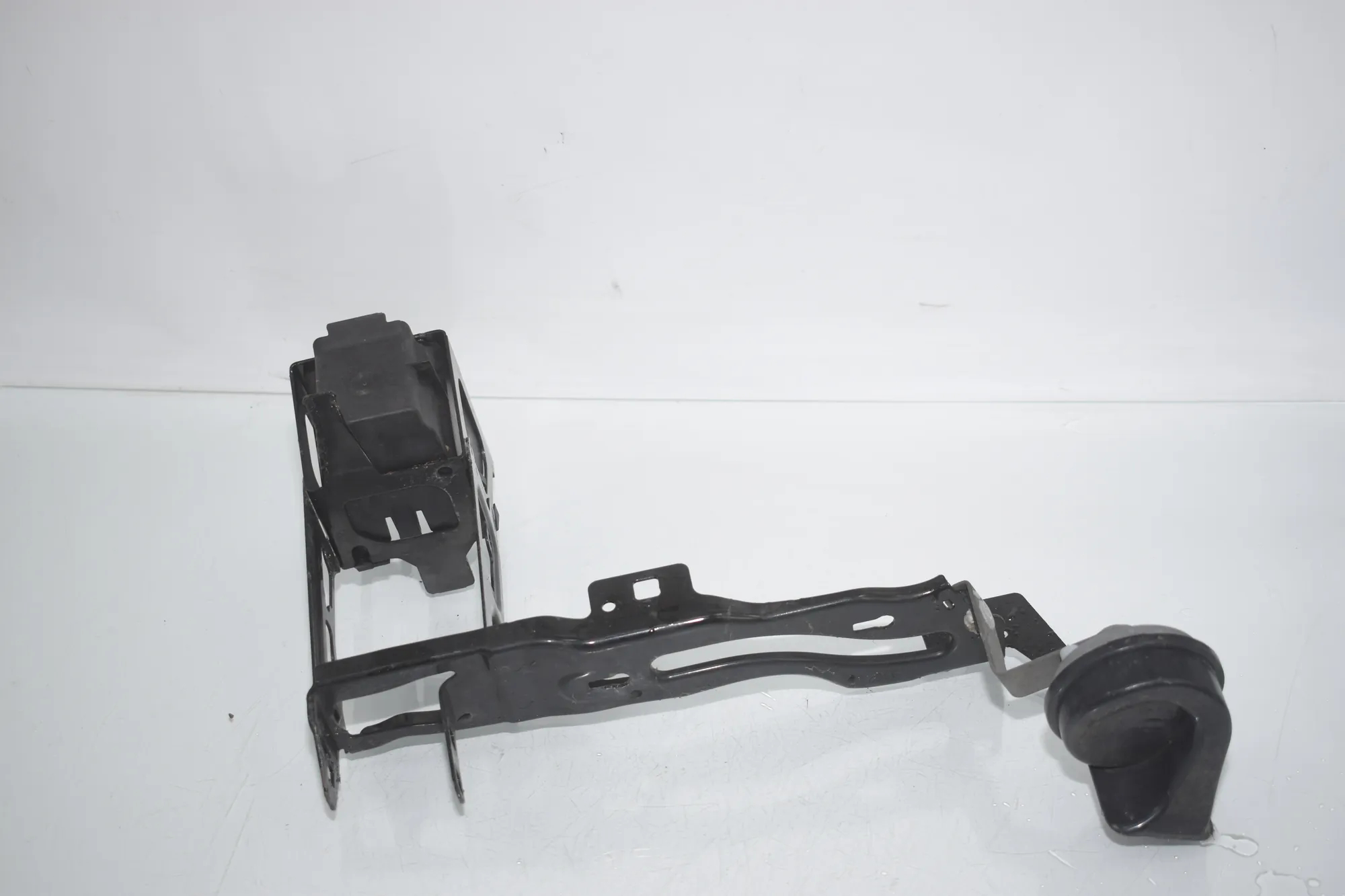 Right Headlight Bracket – OEM 7308803 · BMW 3 Touring (F31) BMW 3 Touring (F31) 320 d 2012 – 3
