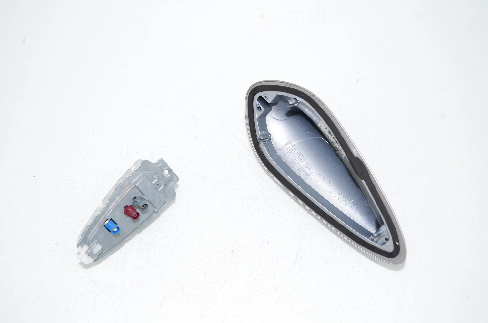 Antenna – OEM 9226896 · BMW 2 Active Tourer (F45) BMW 2 Active Tourer (F45) 218 i 2015 – 3