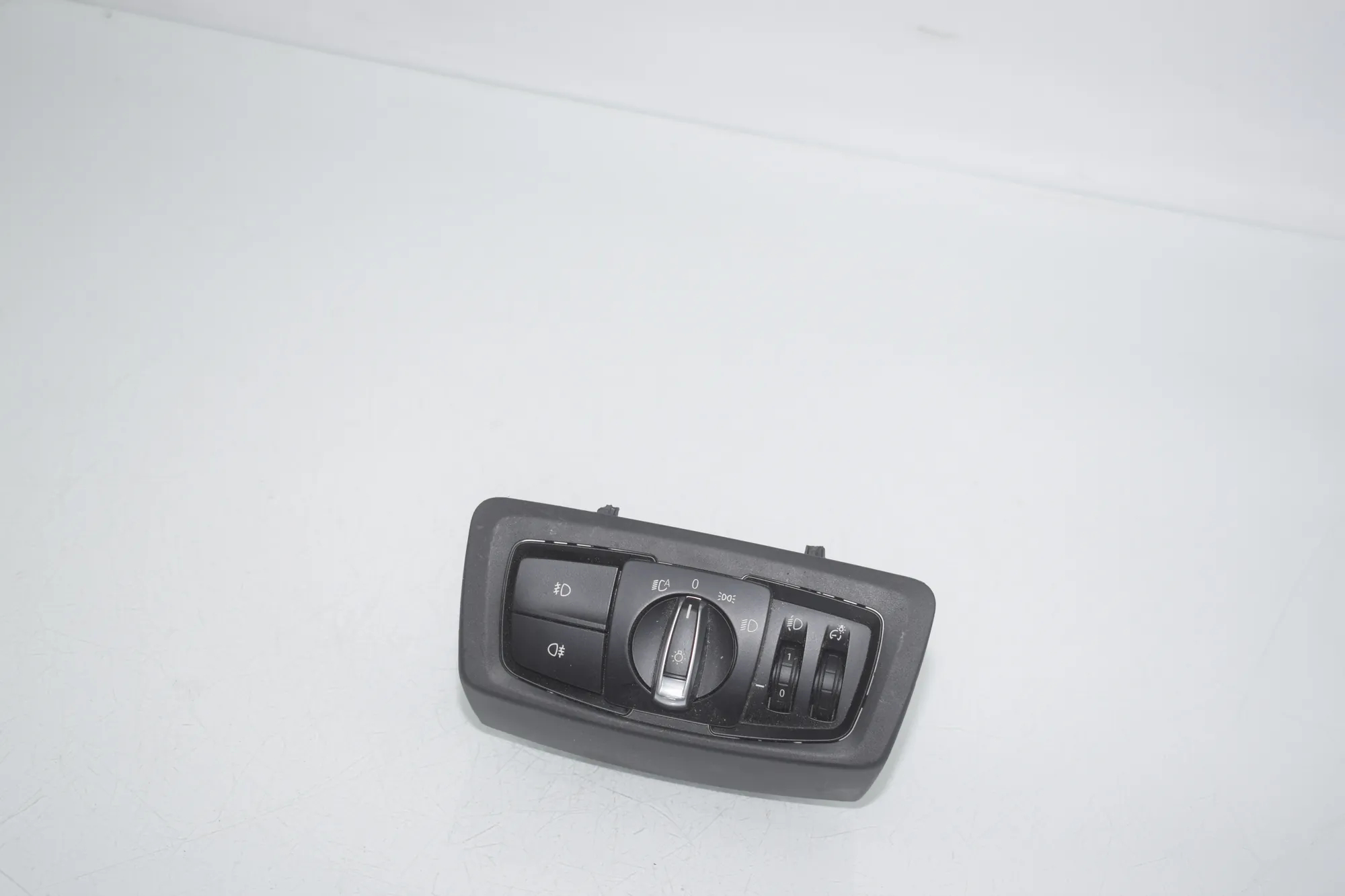 Headlight Switch Control Unit – OEM 9311729 · BMW 2 Active Tourer (F45) BMW 2 Active Tourer (F45) 218 i 2015