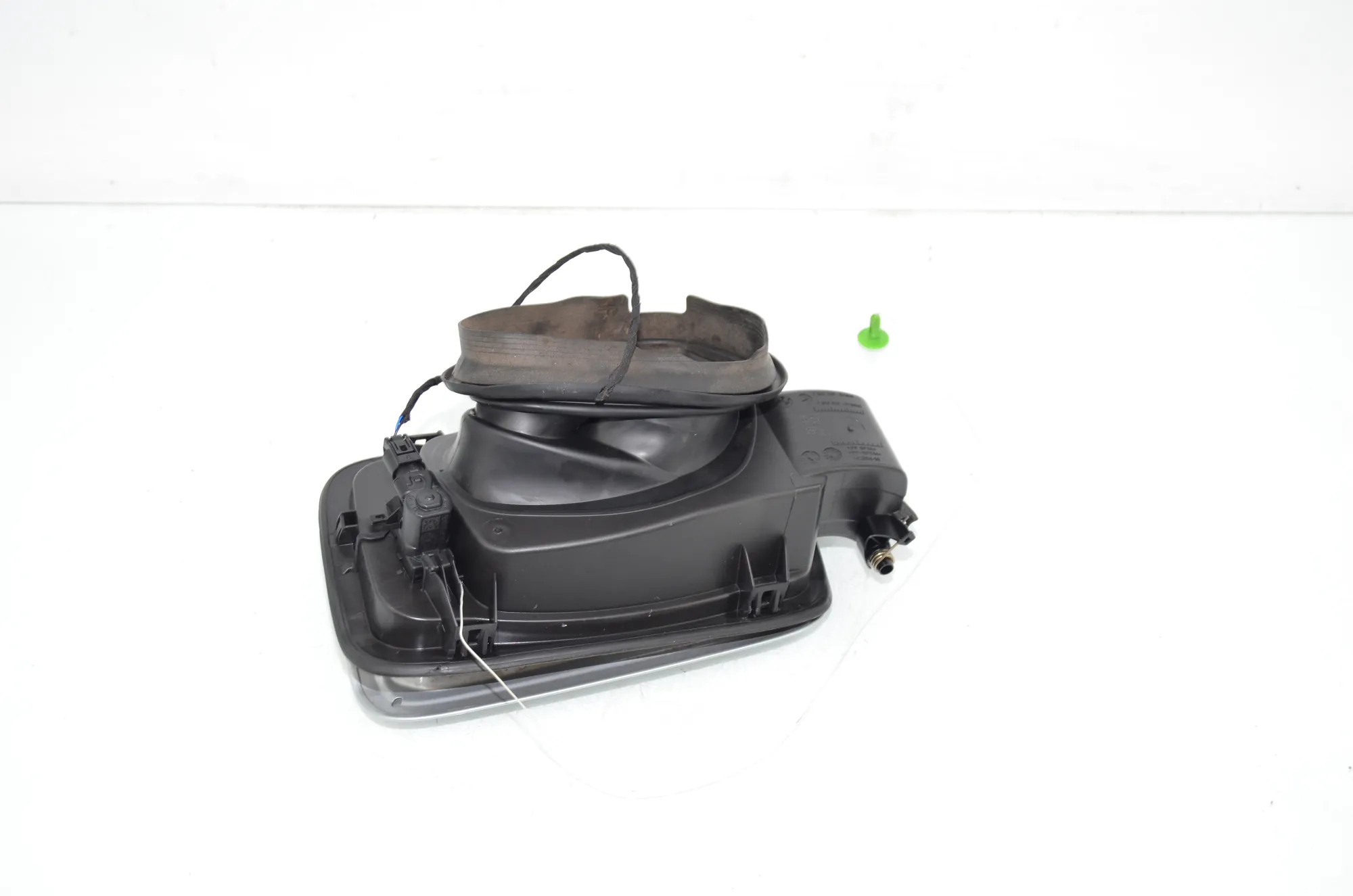 Fuel Tank Flap Cap – OEM 7302255 · BMW 2 Active Tourer (F45) BMW 2 Active Tourer (F45) 218 i 2015 – 3