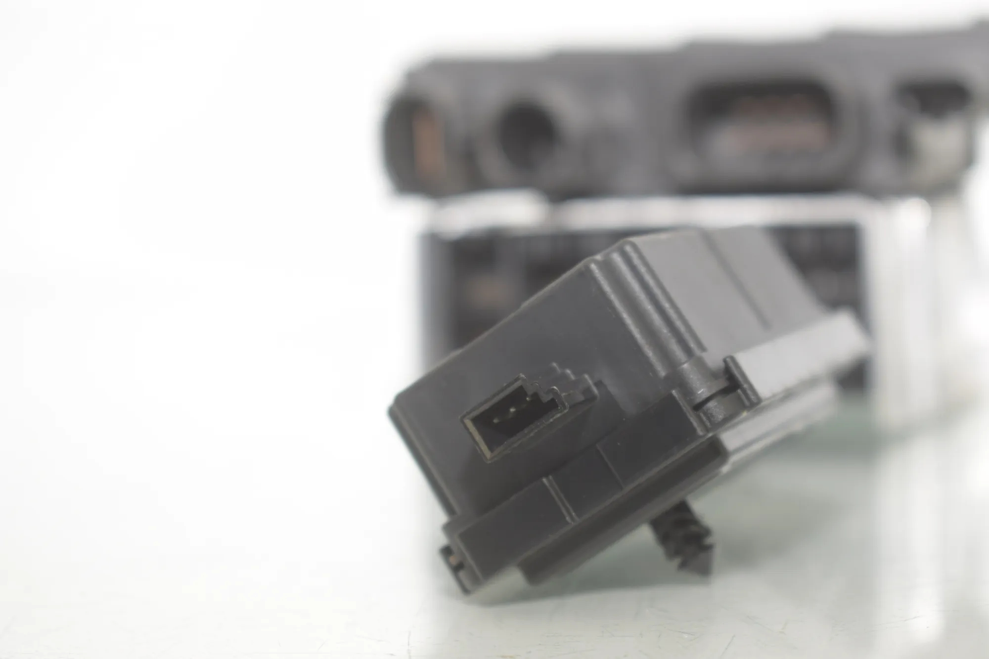 Other Control Units – OEM 9319081 · BMW 2 Active Tourer (F45) BMW 2 Active Tourer (F45) 218 i 2015 – 7
