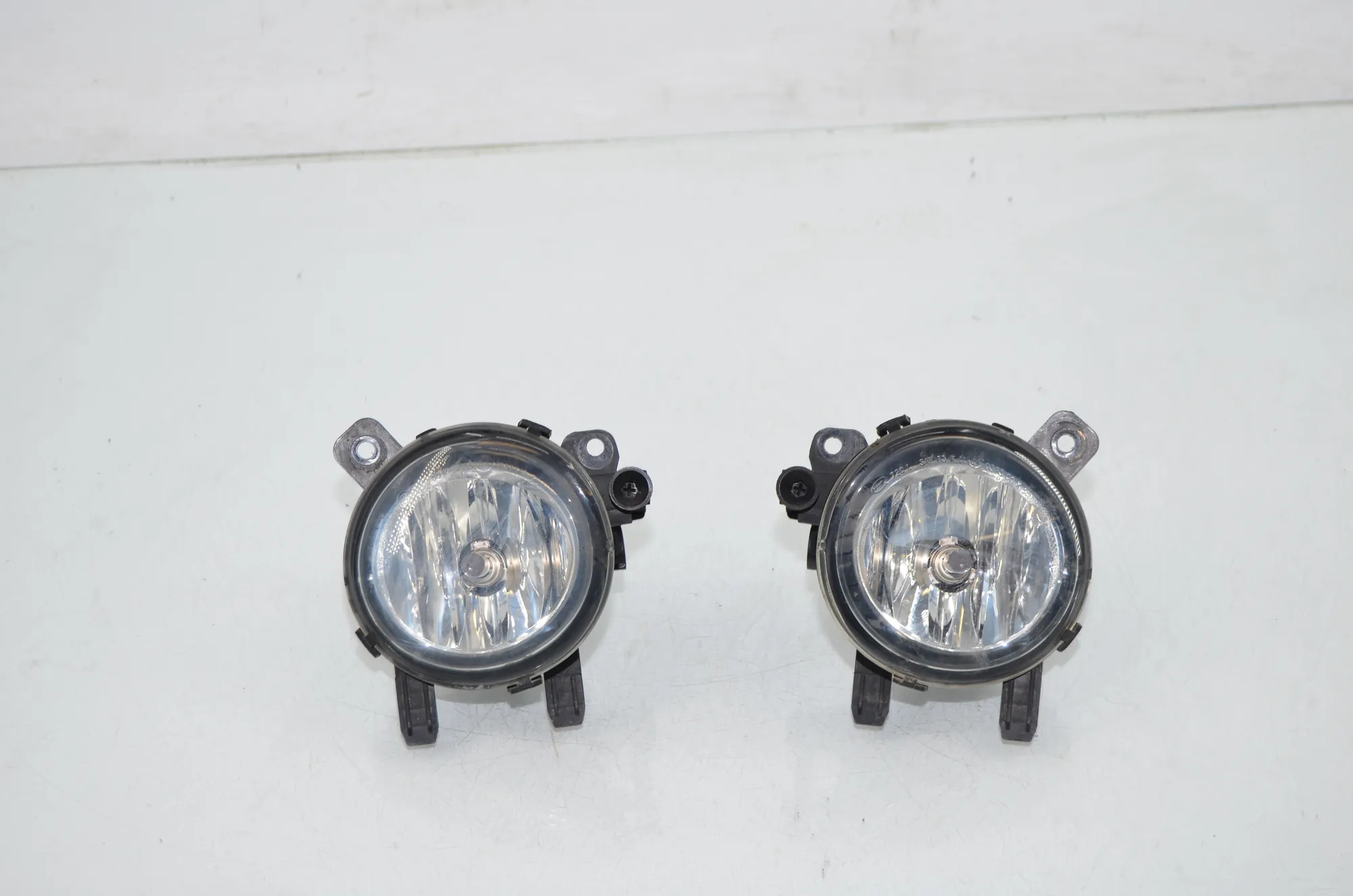 Front Left Fog Light – OEM 7342116 · BMW 2 Active Tourer (F45) BMW 2 Active Tourer (F45) 218 i 2015
