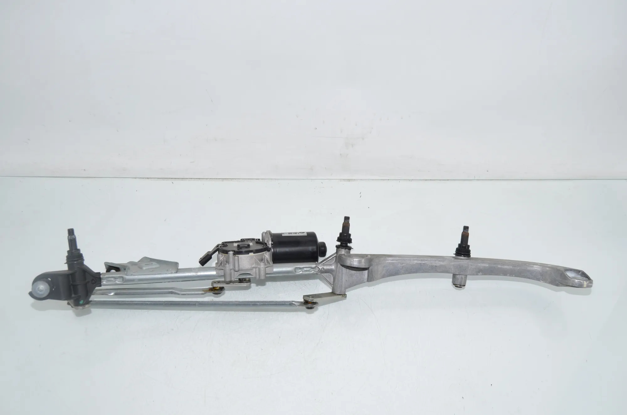 Front Windshield Wiper Mechanism – OEM 7301045 · BMW 2 Active Tourer (F45) BMW 2 Active Tourer (F45) 218 i 2015 – 2