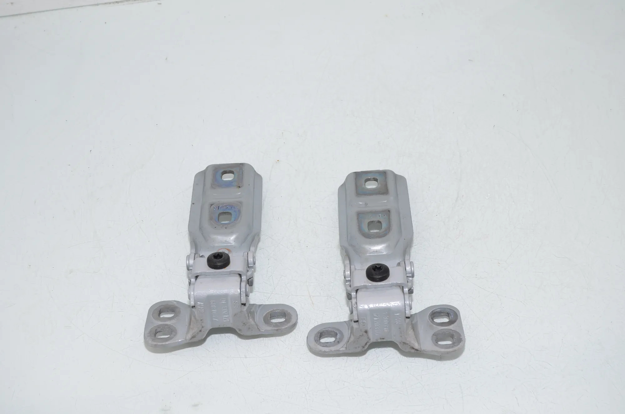 Left Side Bootlid Hinge – OEM 7300810 · BMW 2 Active Tourer (F45) BMW 2 Active Tourer (F45) 218 i 2015