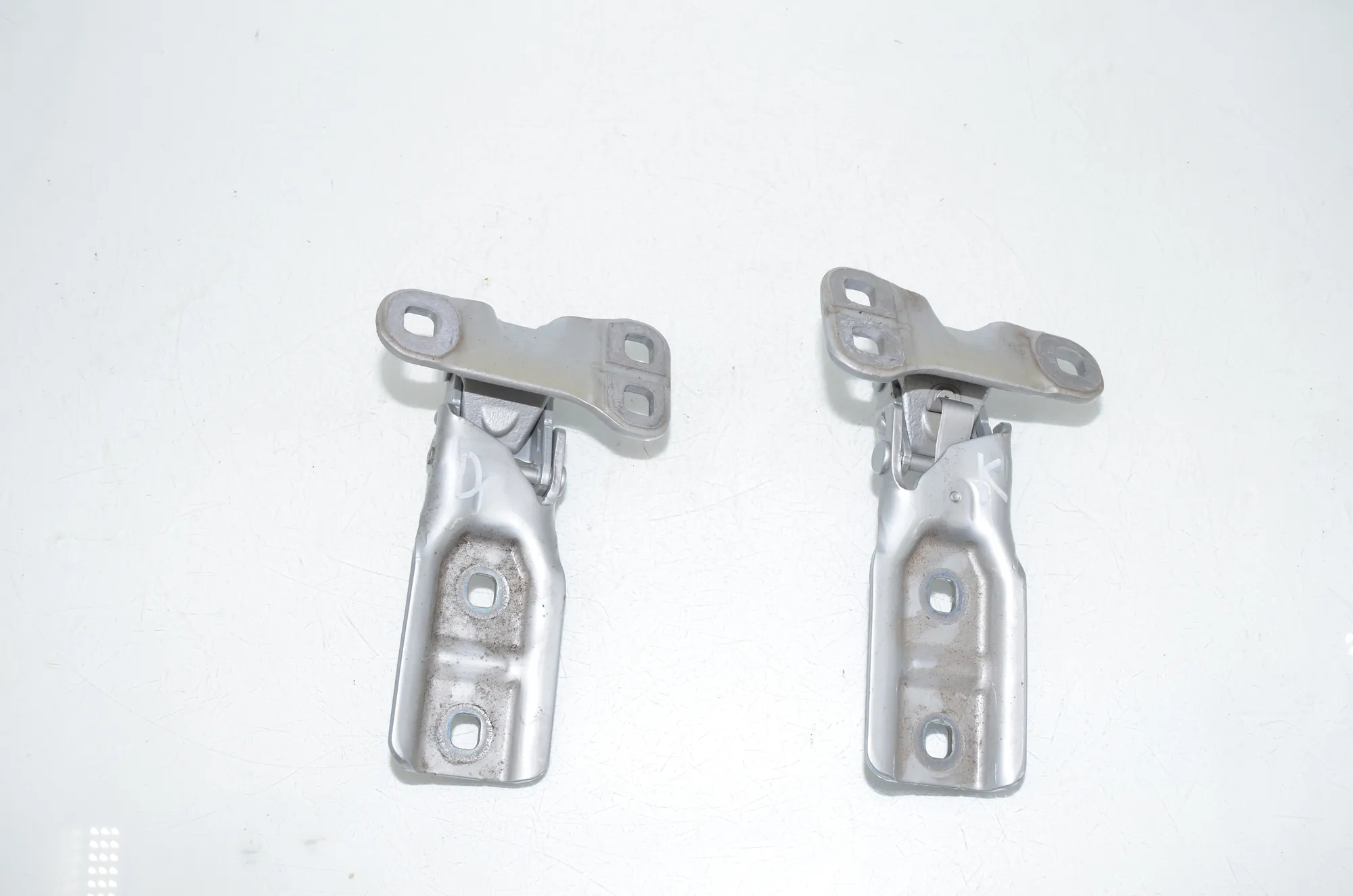 Left Side Bootlid Hinge – OEM 7300810 · BMW 2 Active Tourer (F45) BMW 2 Active Tourer (F45) 218 i 2015 – 3