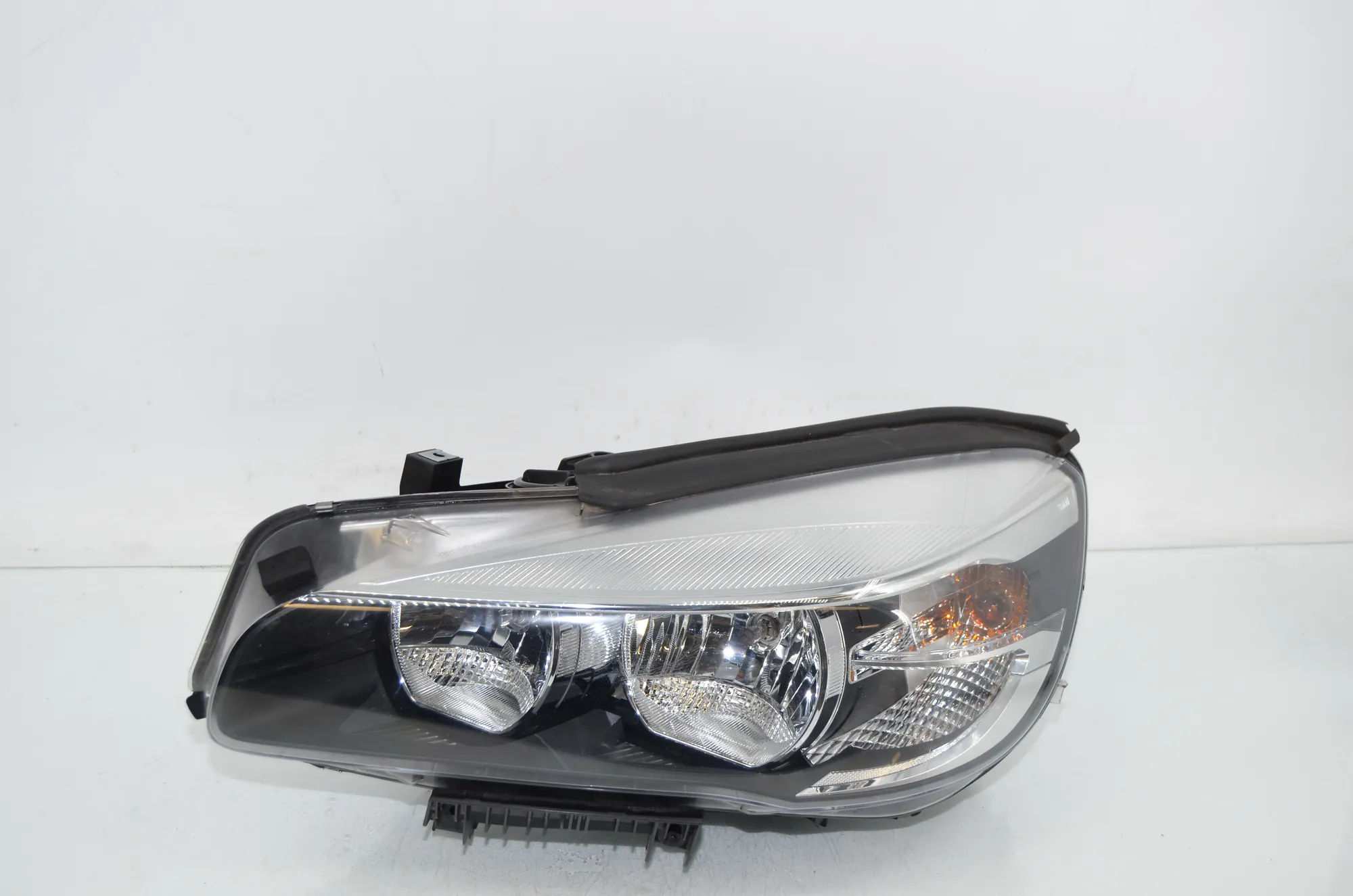Front Left Headlight – OEM 7422573 · BMW 2 Active Tourer (F45) BMW 2 Active Tourer (F45) 218 i 2015