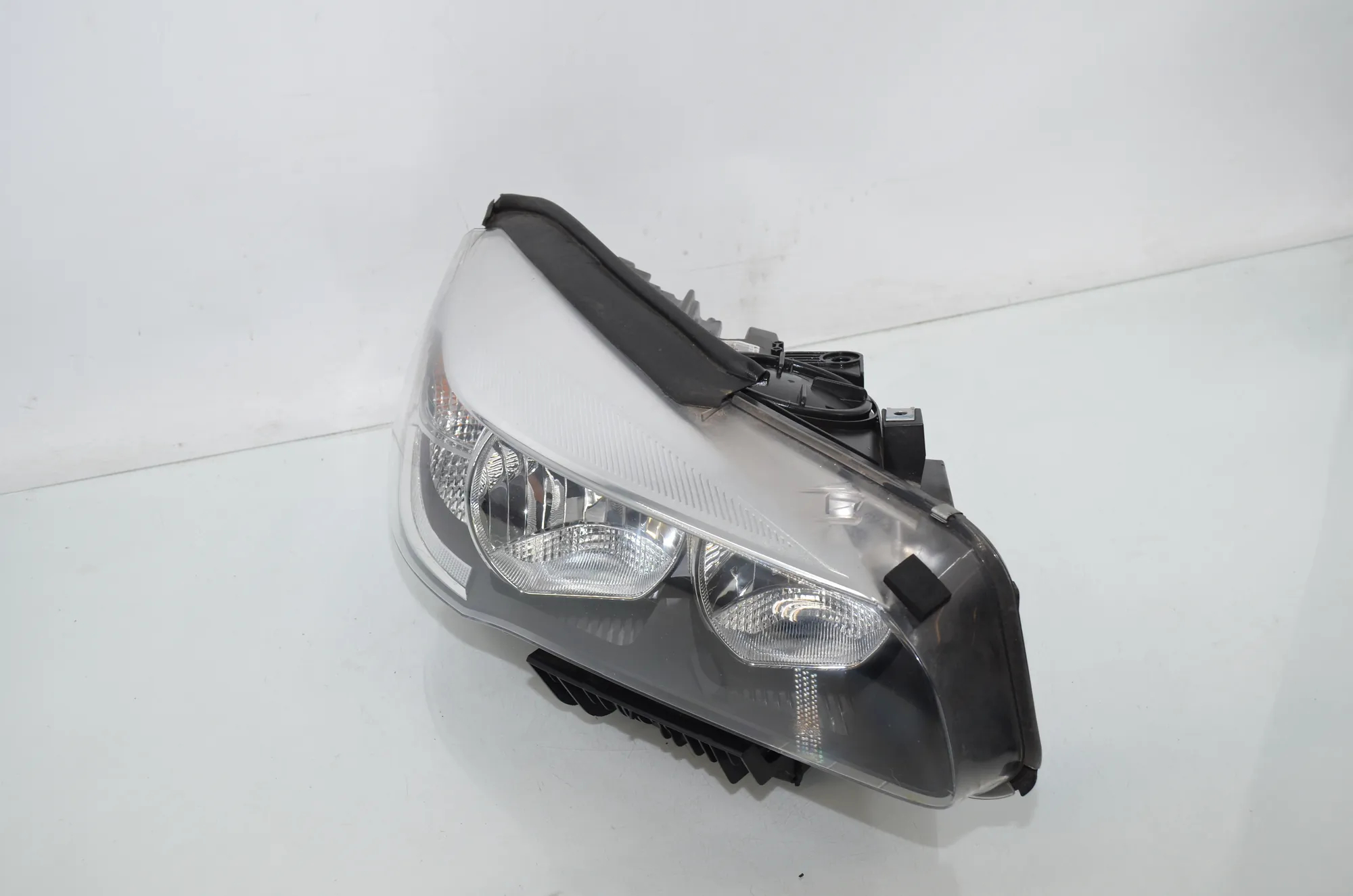 Front Right Headlight – OEM 7422574 · BMW 2 Active Tourer (F45) BMW 2 Active Tourer (F45) 218 i 2015 – 2