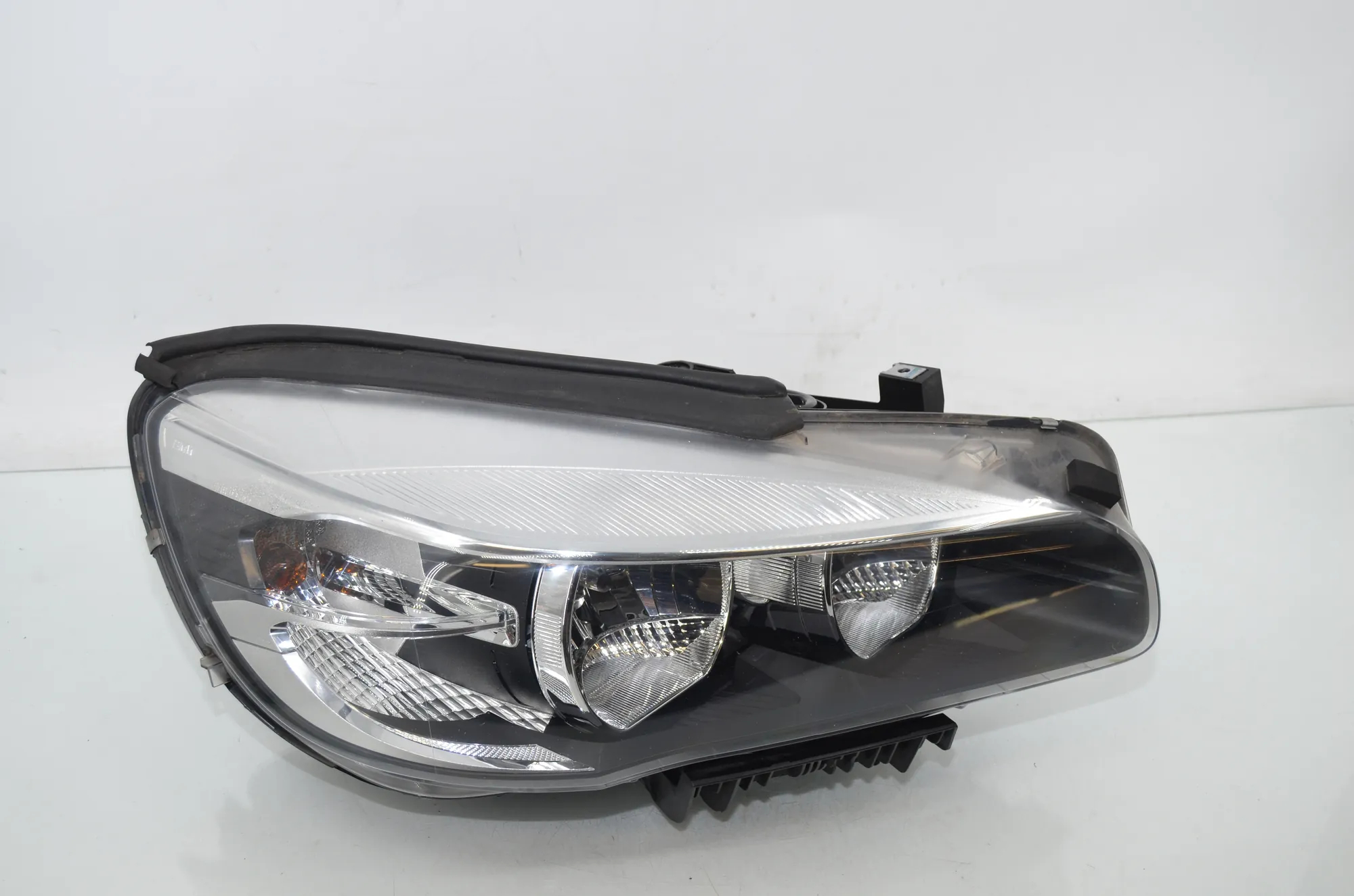 Front Right Headlight – OEM 7422574 · BMW 2 Active Tourer (F45) BMW 2 Active Tourer (F45) 218 i 2015