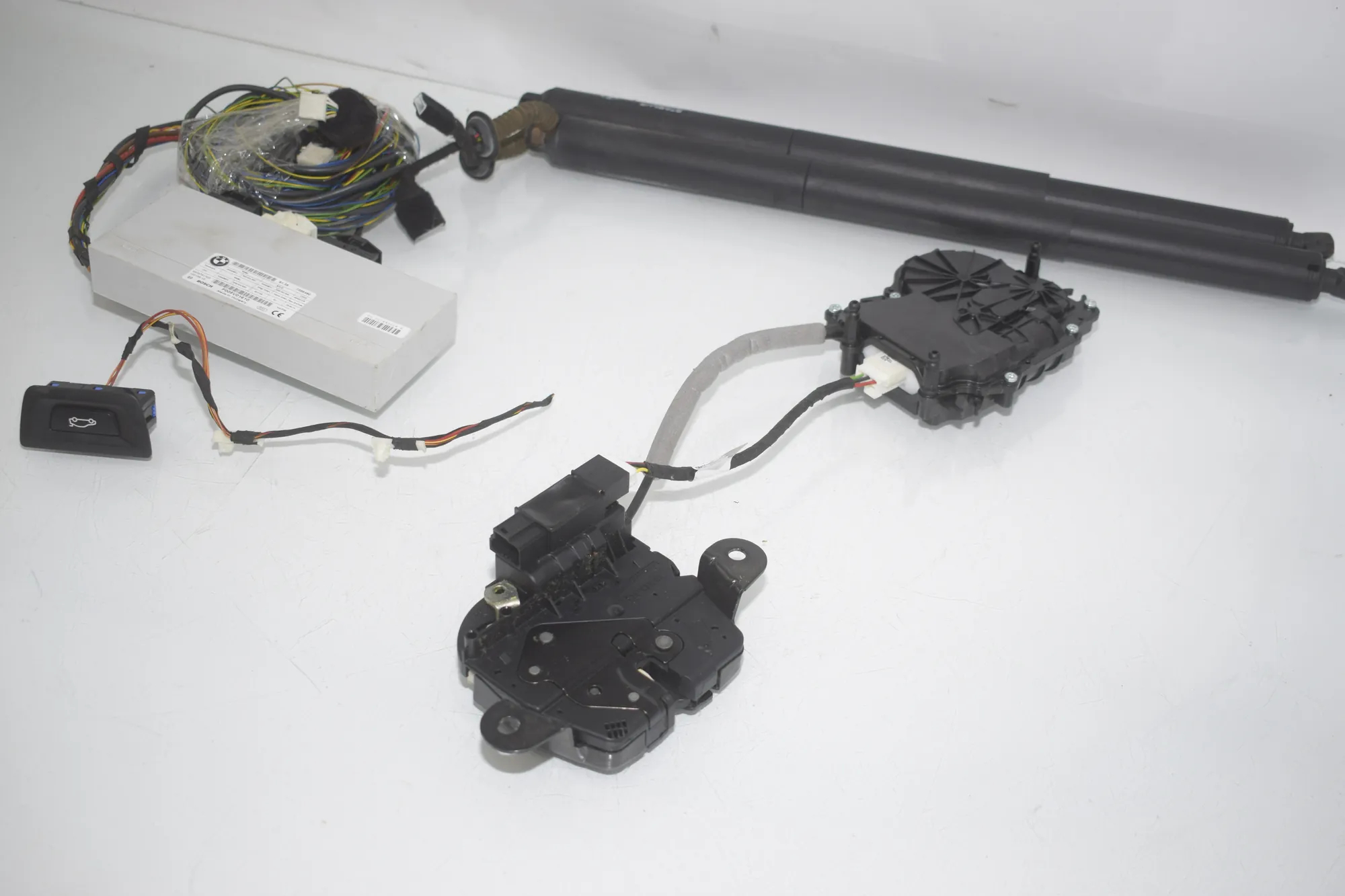 Electric Tailgate Opening Kit – OEM 7388490 · BMW 2 Active Tourer (F45) BMW 2 Active Tourer (F45) 218 i 2015 – 8