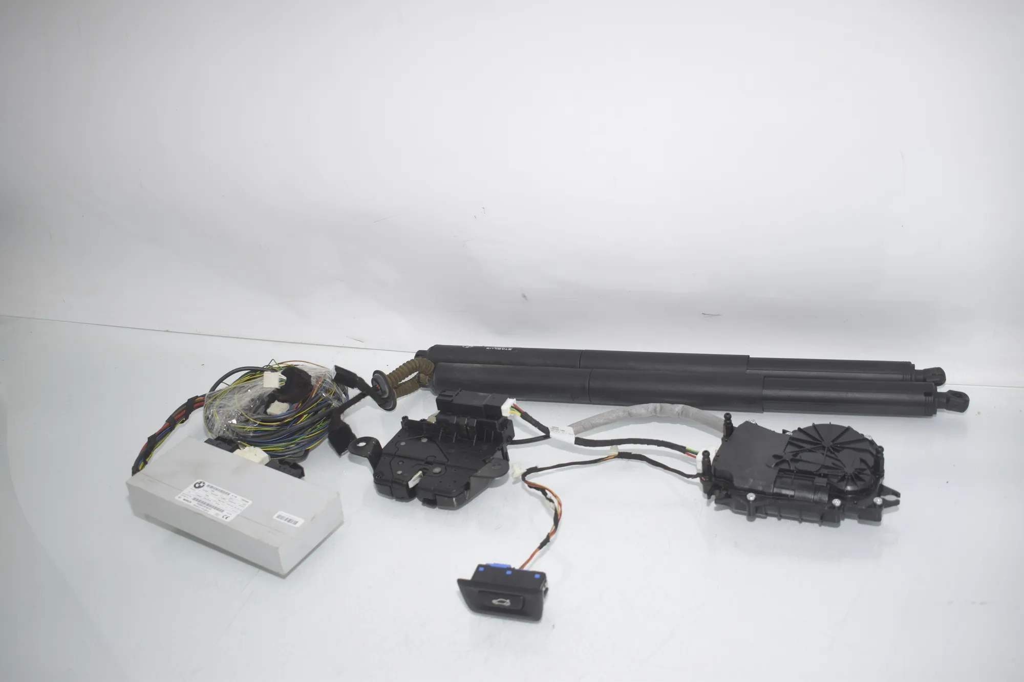 Electric Tailgate Opening Kit – OEM 7388490 · BMW 2 Active Tourer (F45) BMW 2 Active Tourer (F45) 218 i 2015